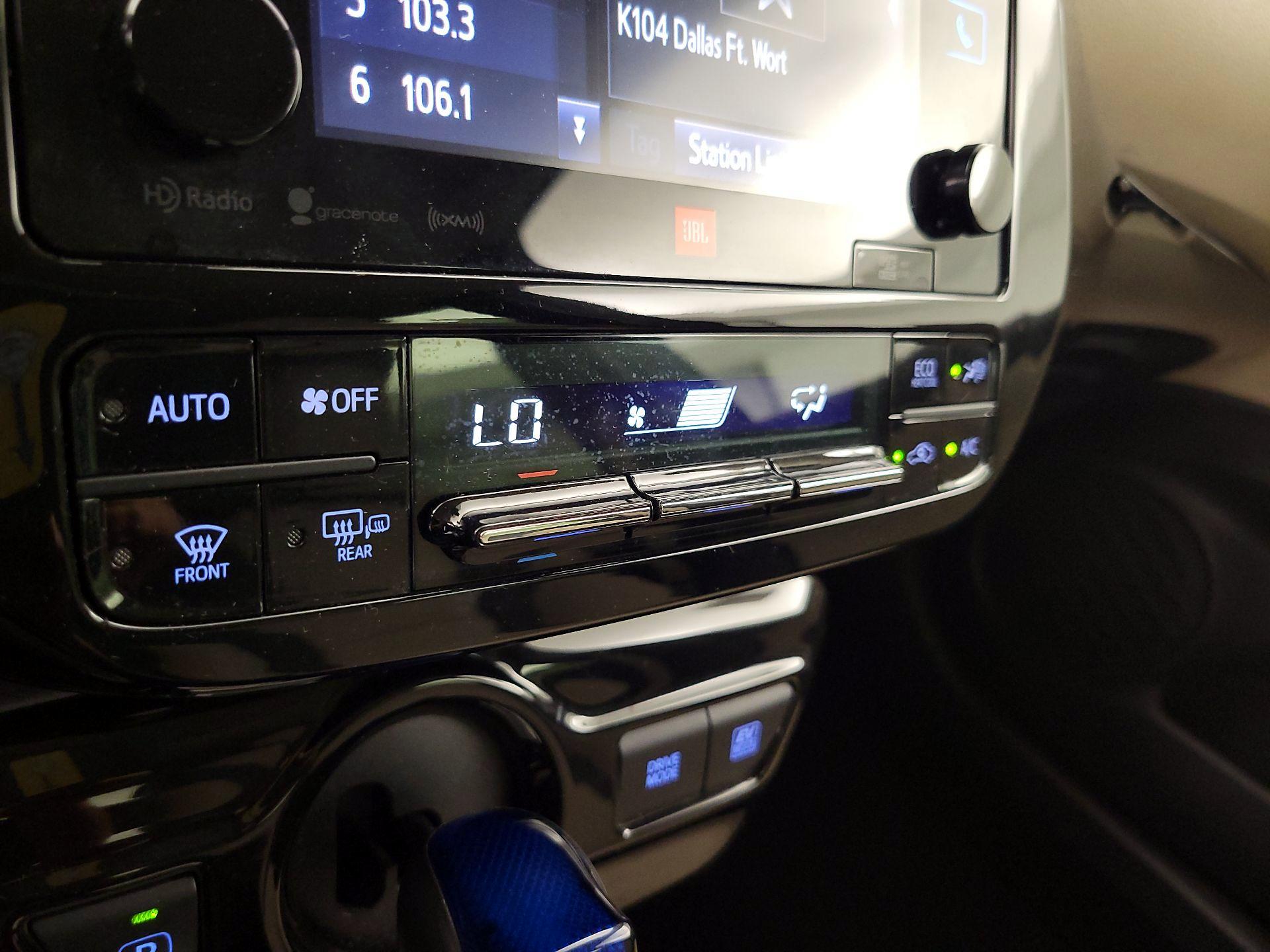 Thumbnail: 2016 Toyota Prius - 16