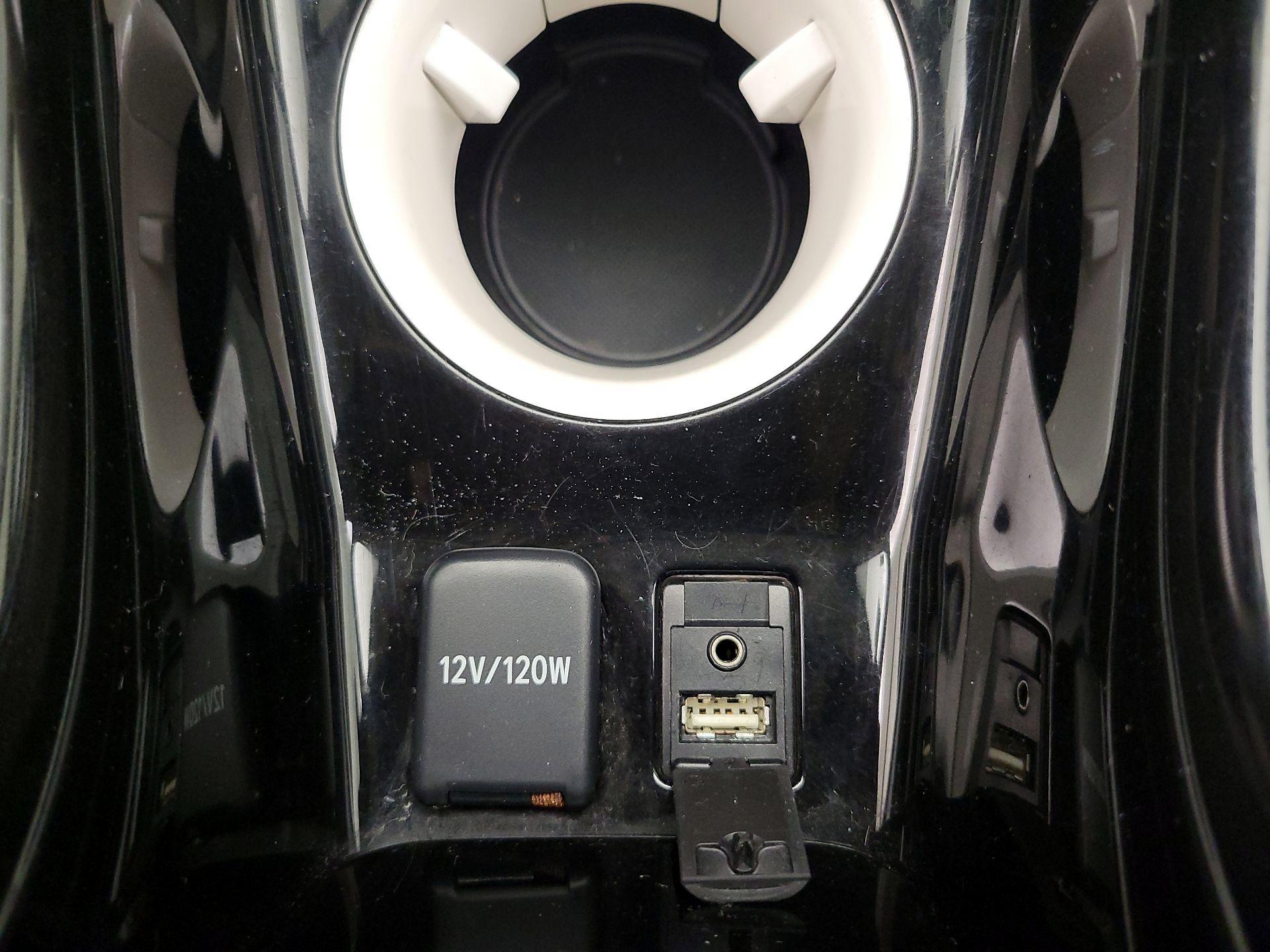 Thumbnail: 2016 Toyota Prius - 18