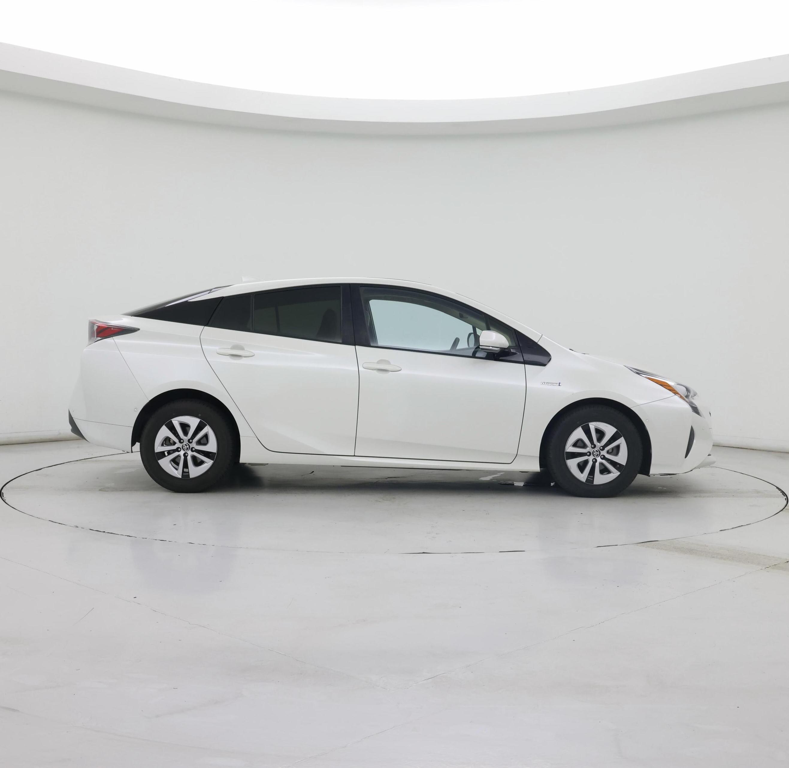 Thumbnail: 2016 Toyota Prius - 7