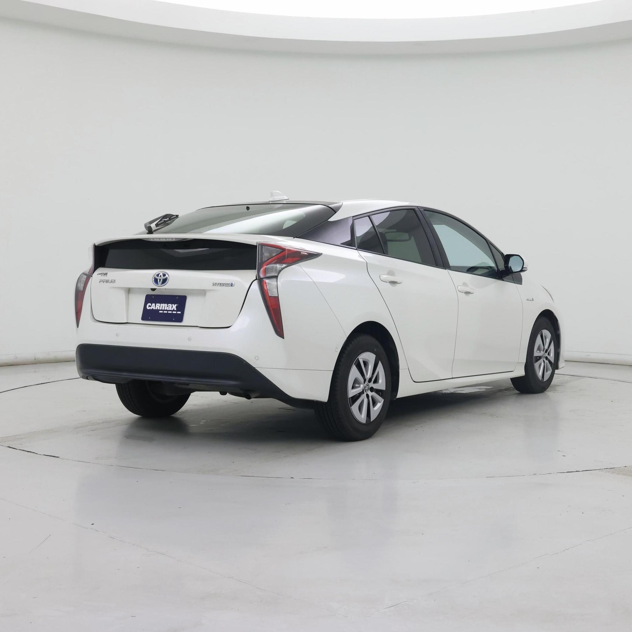Thumbnail: 2016 Toyota Prius - 8