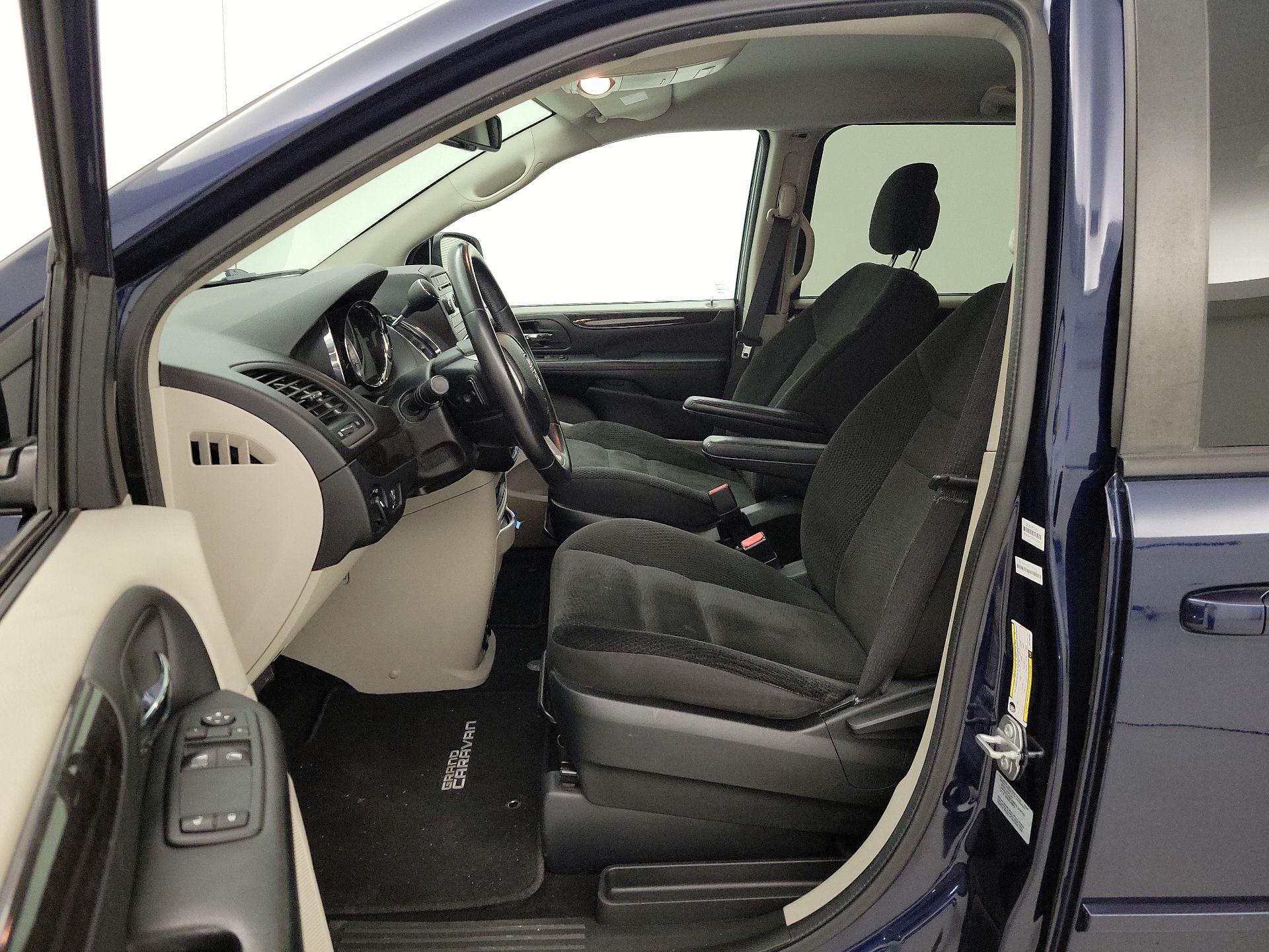 Thumbnail: 2017 Dodge Grand Caravan - 11