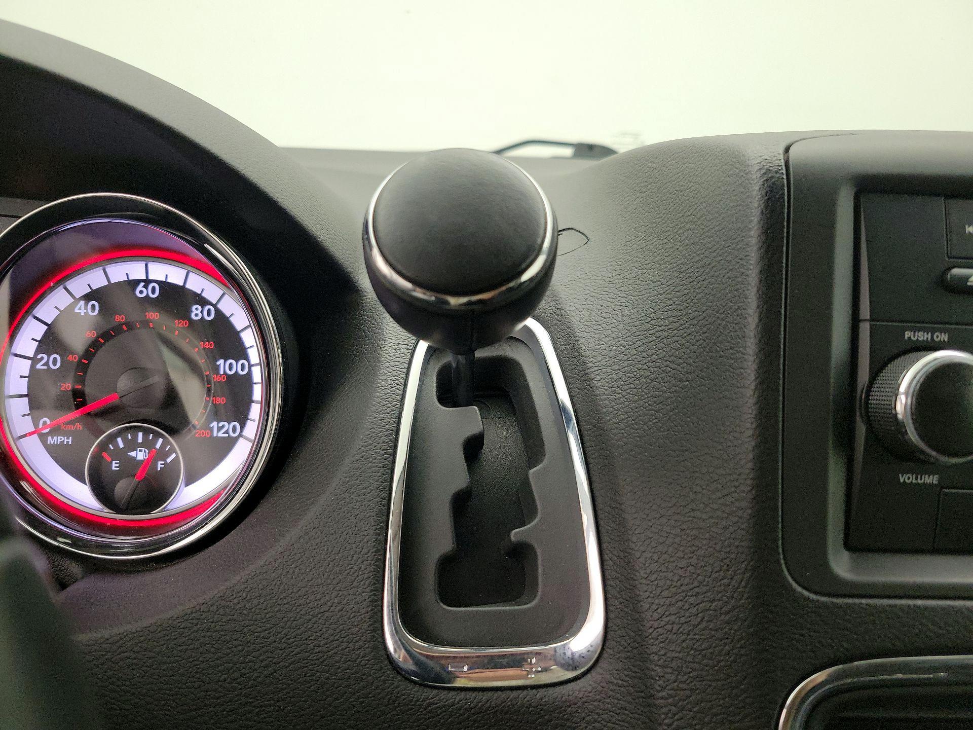 Thumbnail: 2017 Dodge Grand Caravan - 16