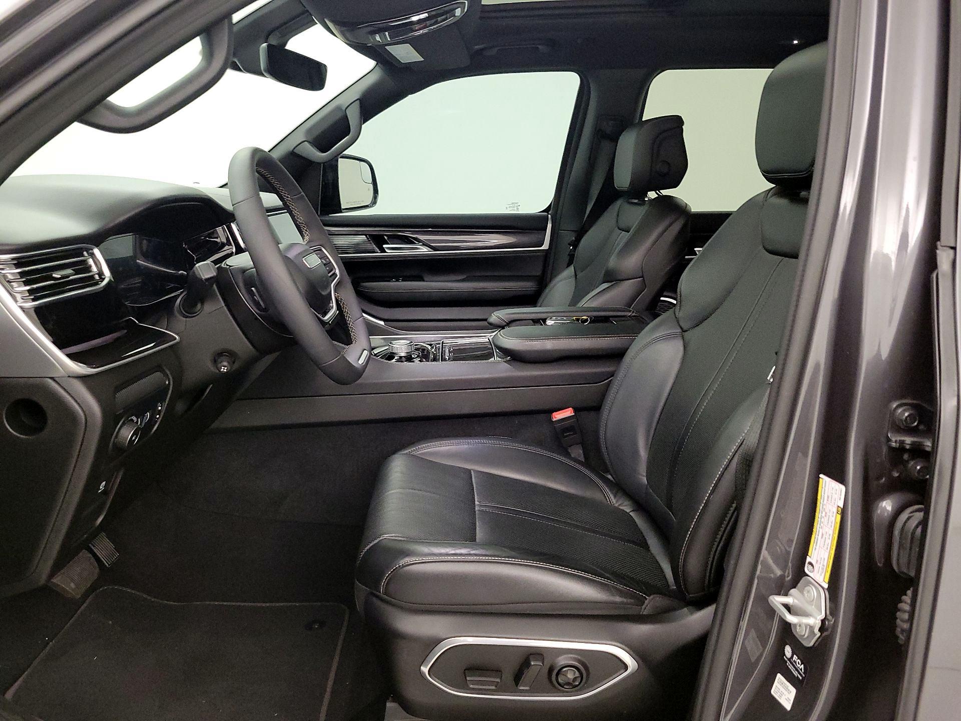 Thumbnail: 2024 Jeep Wagoneer - 11