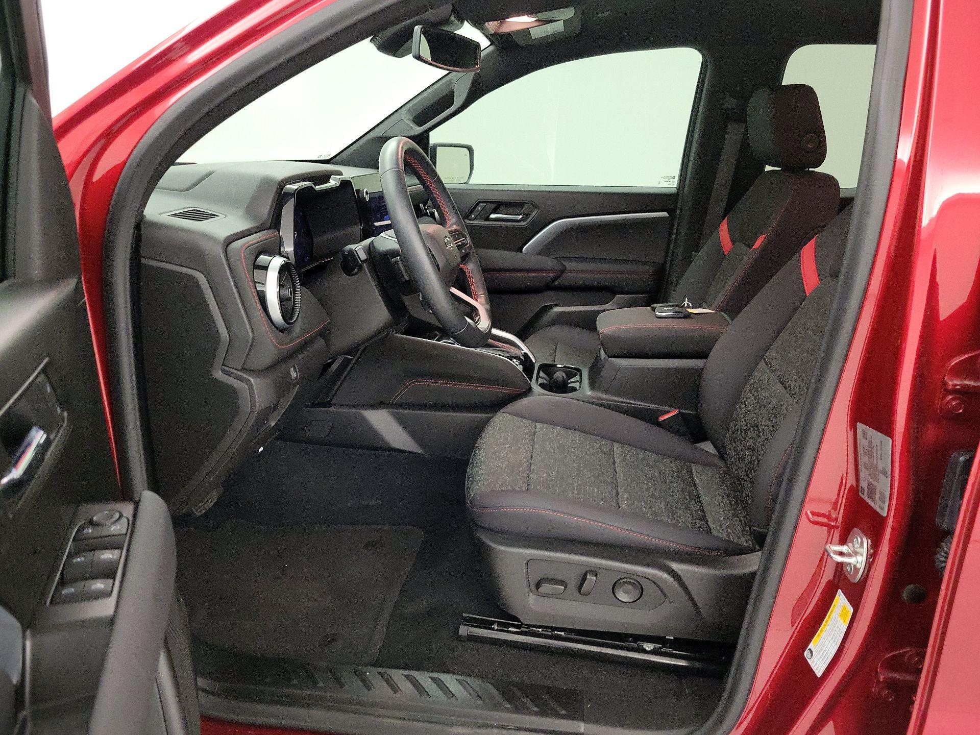 Thumbnail: 2025 Chevrolet Colorado - 11