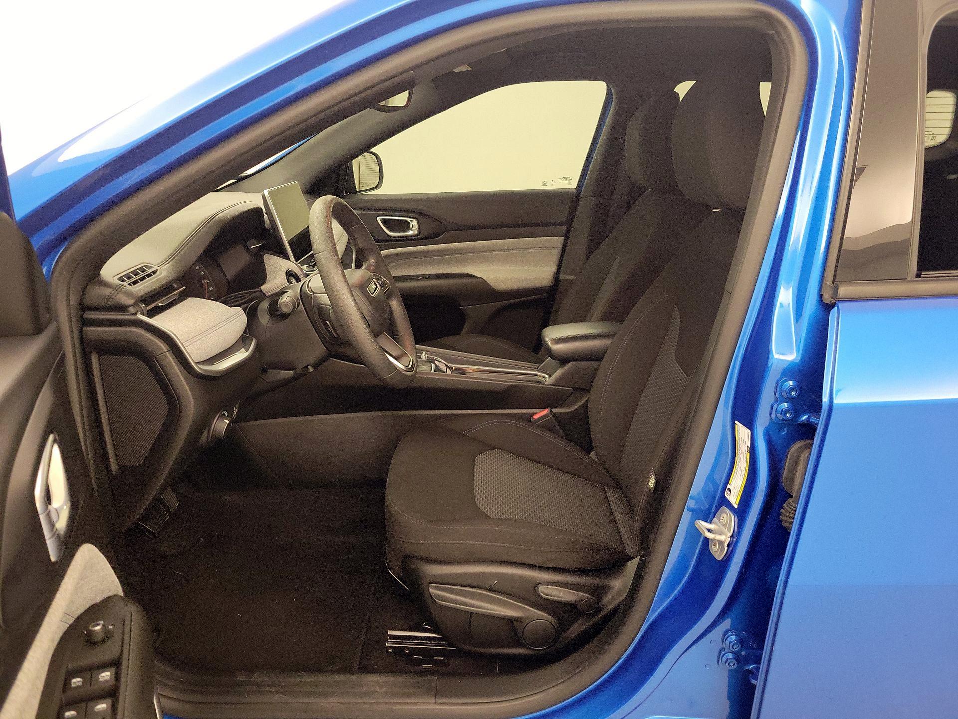 Thumbnail: 2023 Jeep Compass - 11