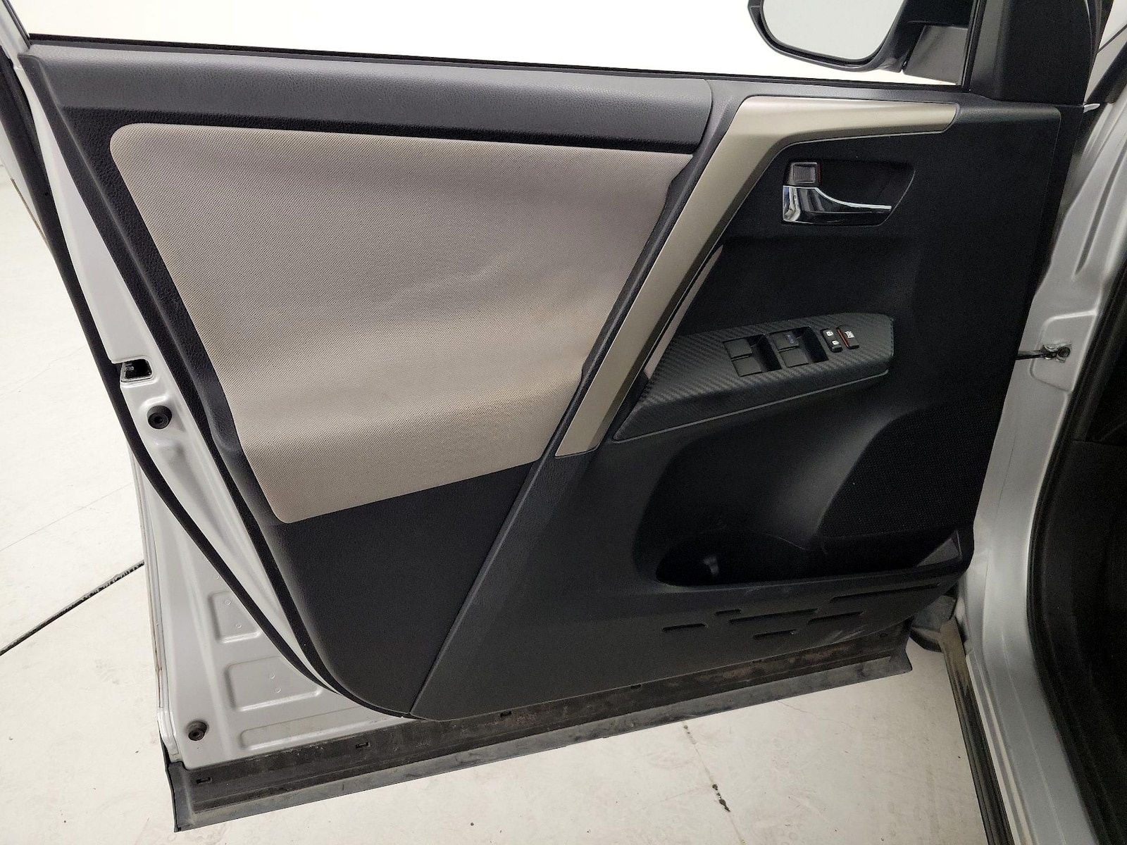 2014 Toyota RAV4 XLE - Photo 13