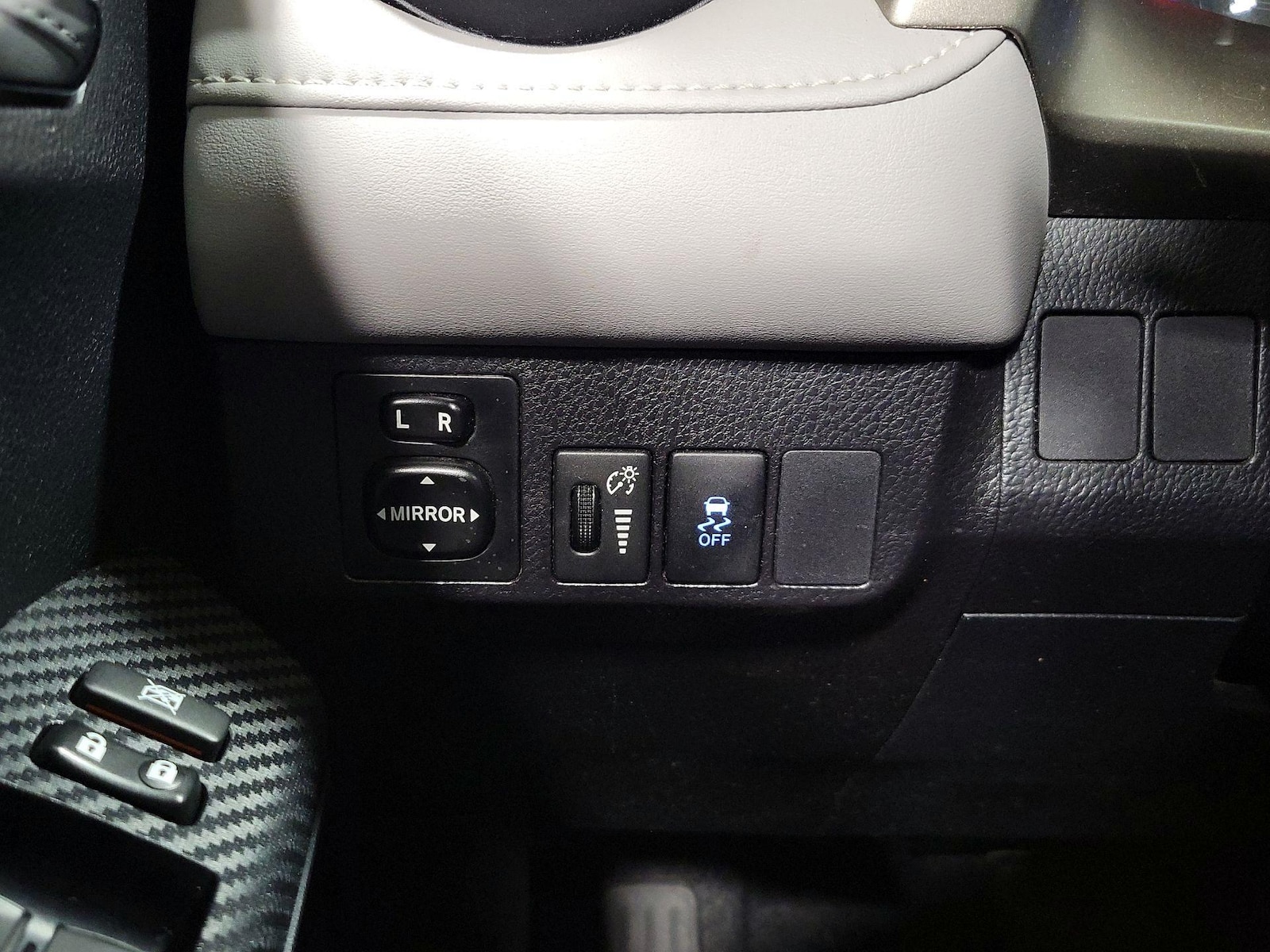 2014 Toyota RAV4 XLE - Photo 14