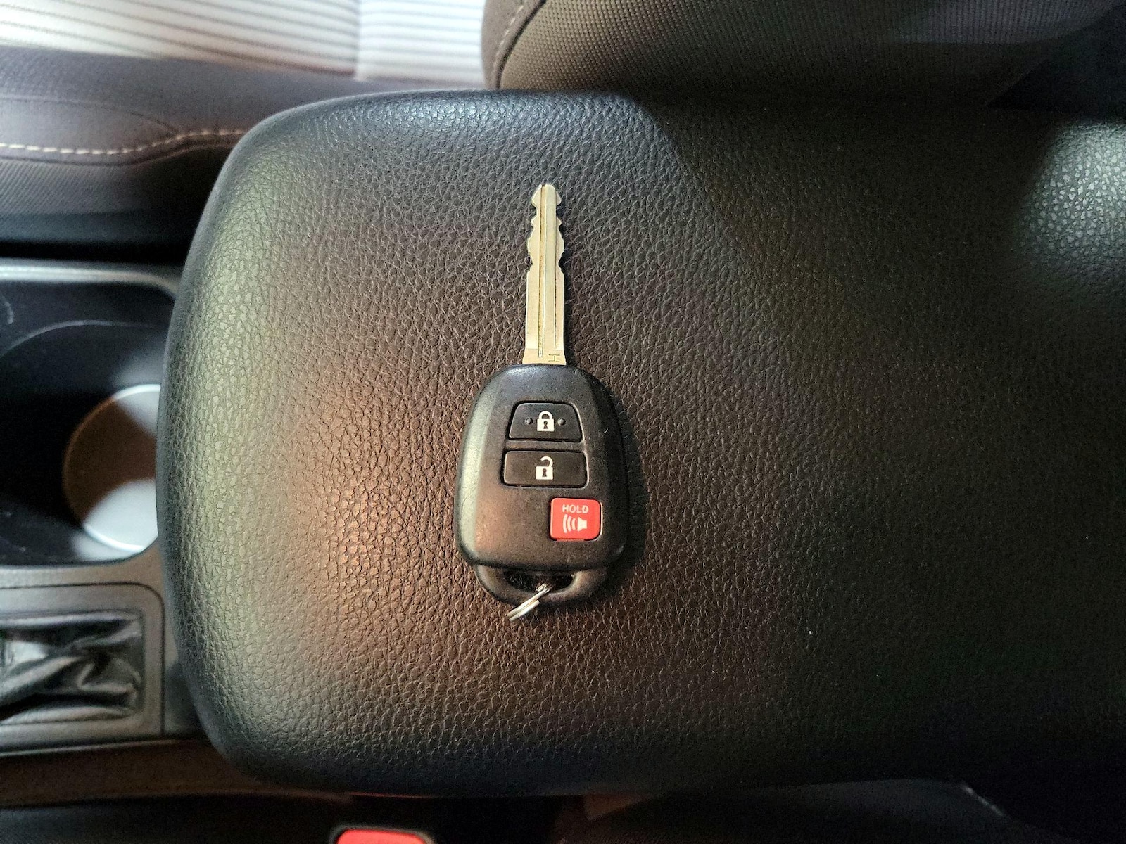 2014 Toyota RAV4 XLE - Photo 23