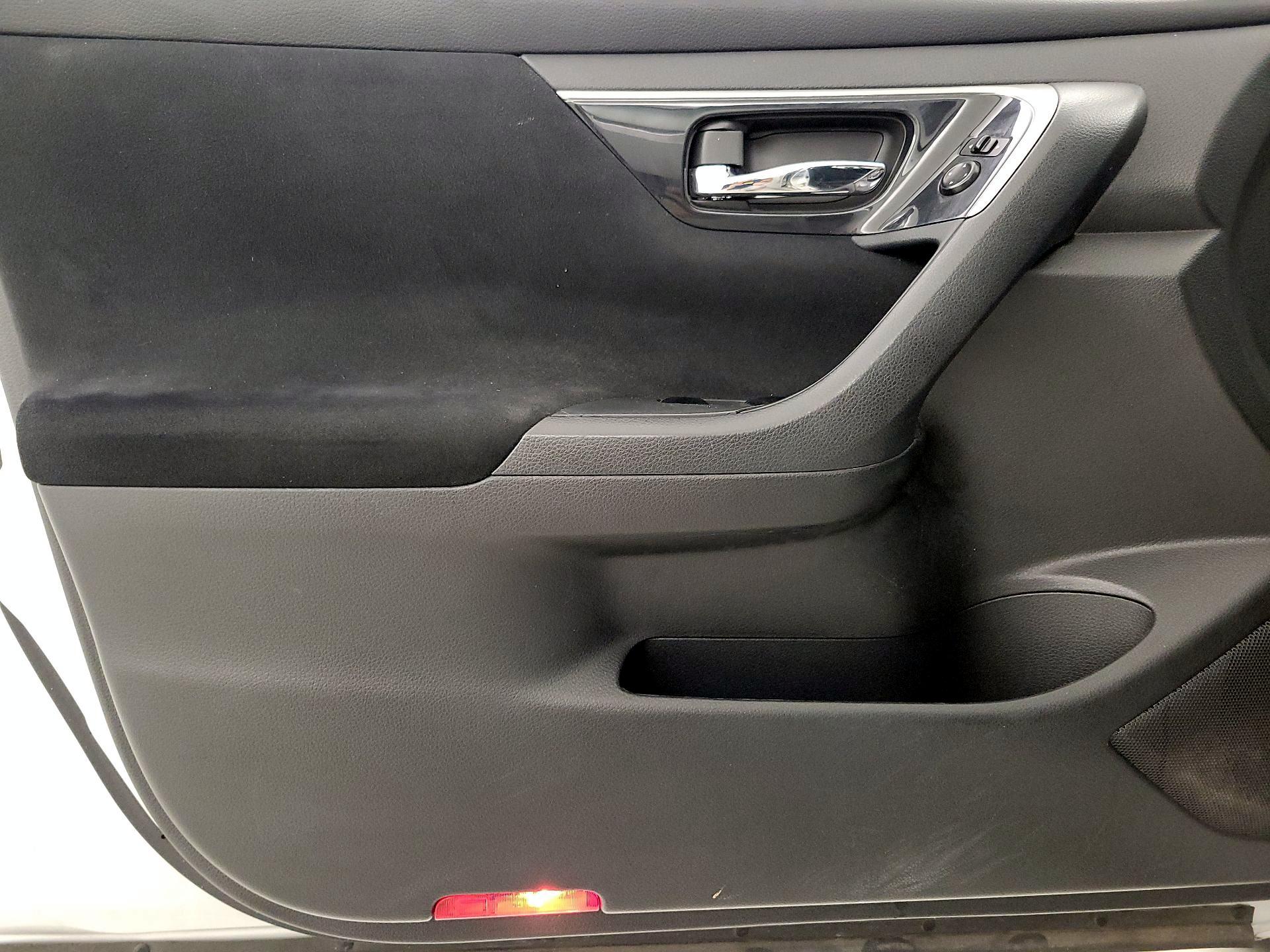 Thumbnail: 2014 Nissan Altima - 12