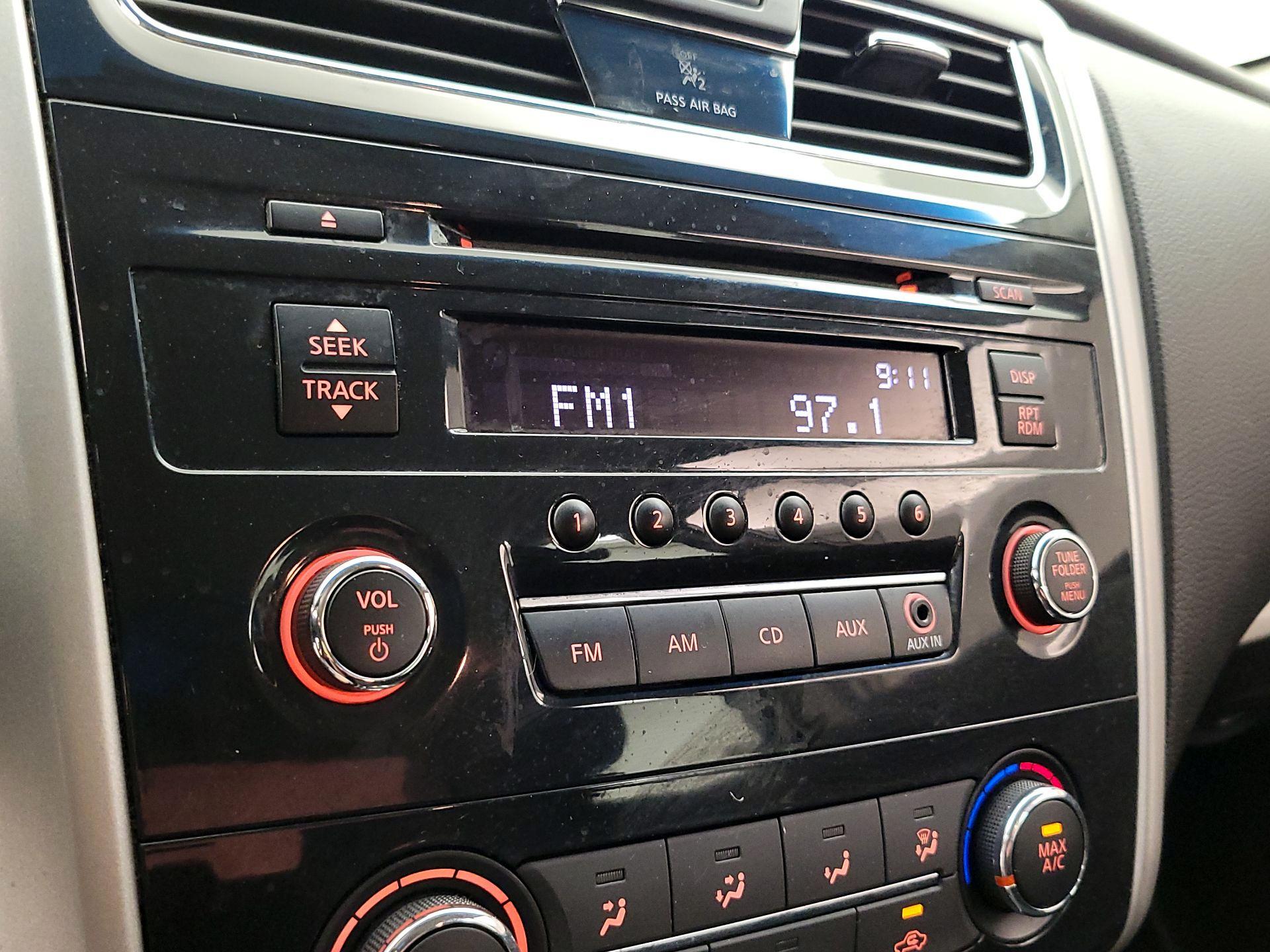 Thumbnail: 2014 Nissan Altima - 14