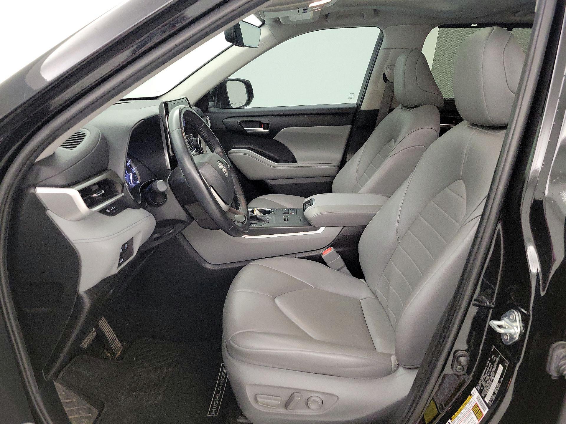 Thumbnail: 2023 Toyota Highlander - 11