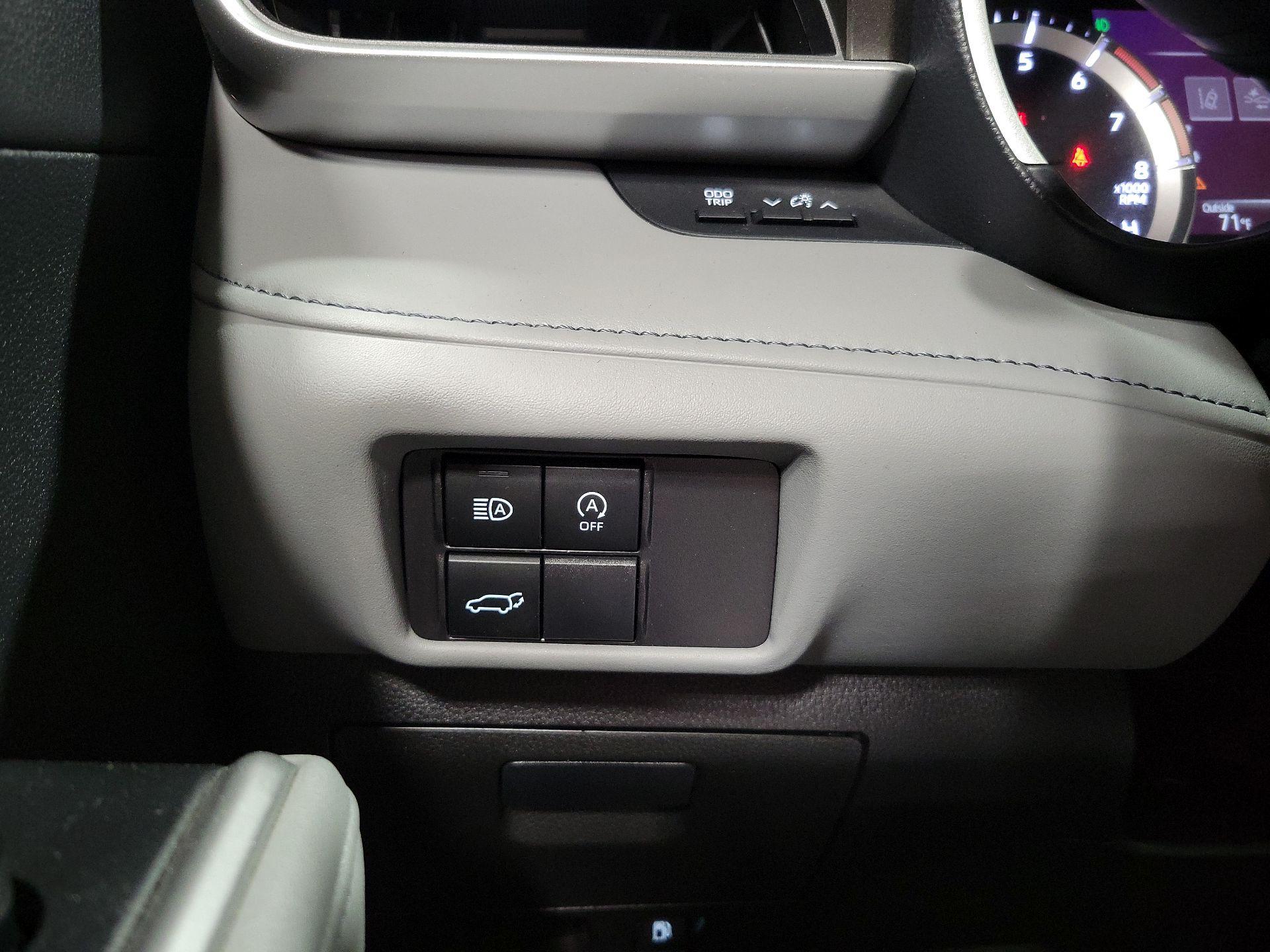 Thumbnail: 2023 Toyota Highlander - 13