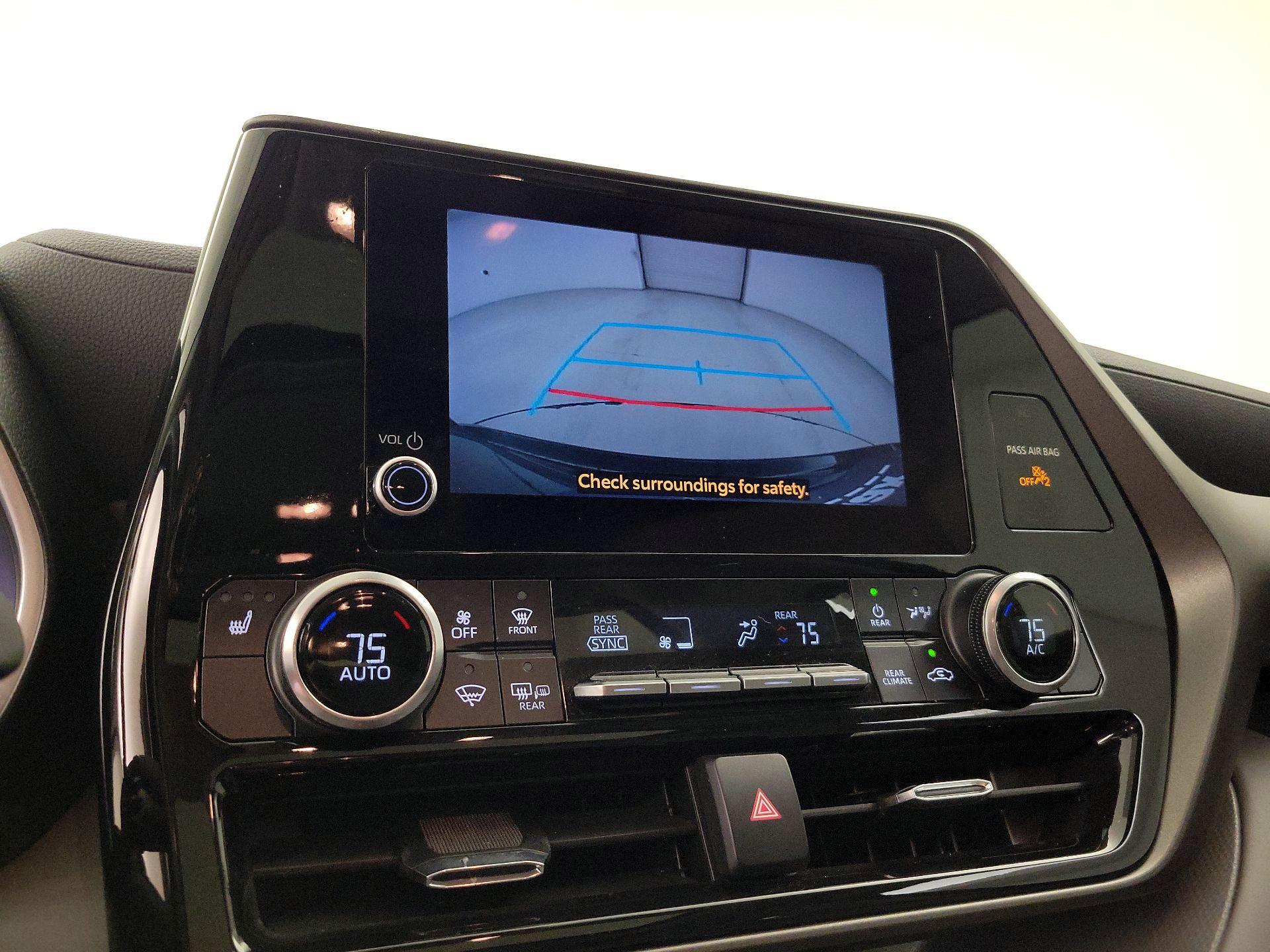 Thumbnail: 2023 Toyota Highlander - 14