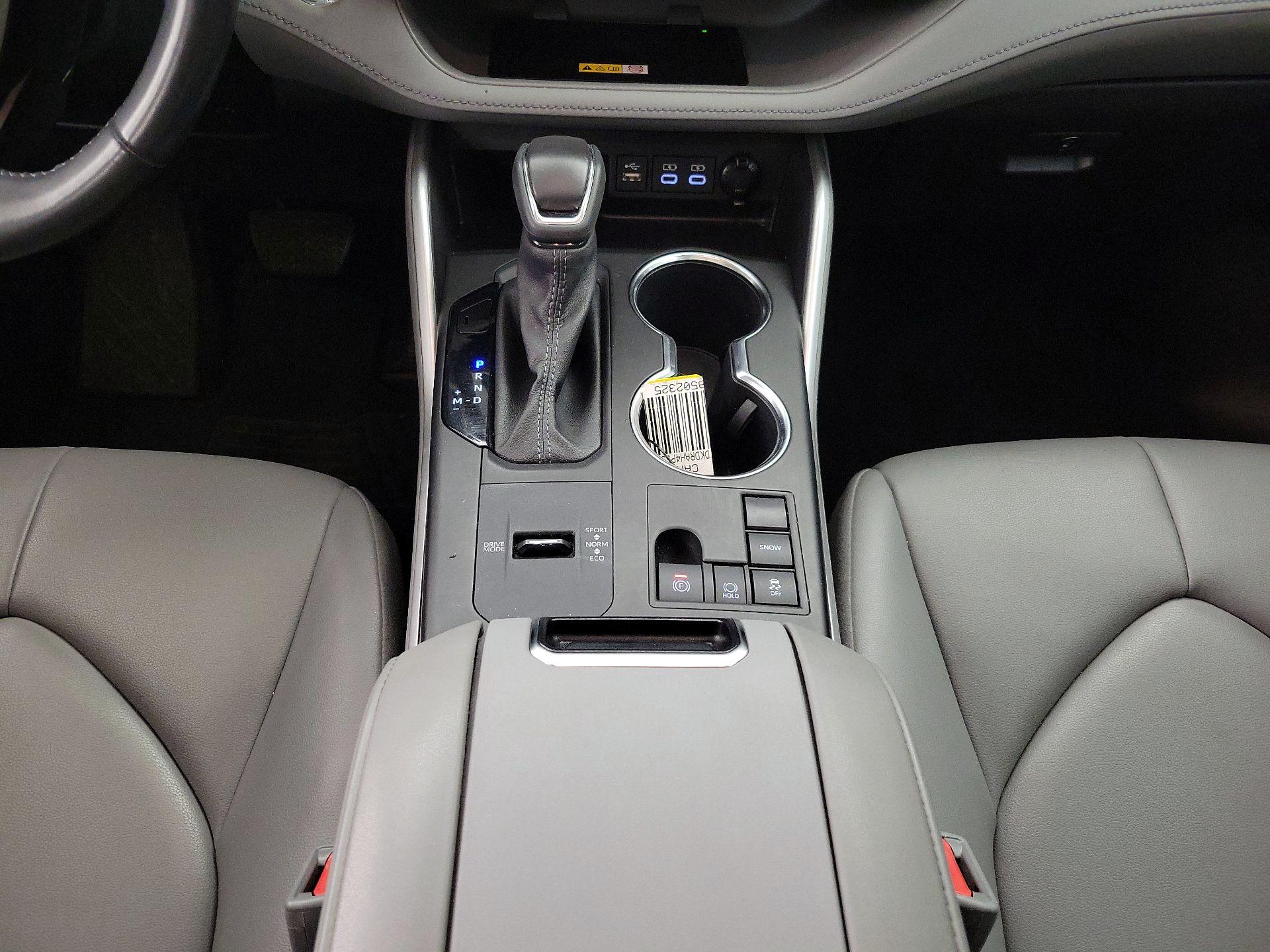 Thumbnail: 2023 Toyota Highlander - 17