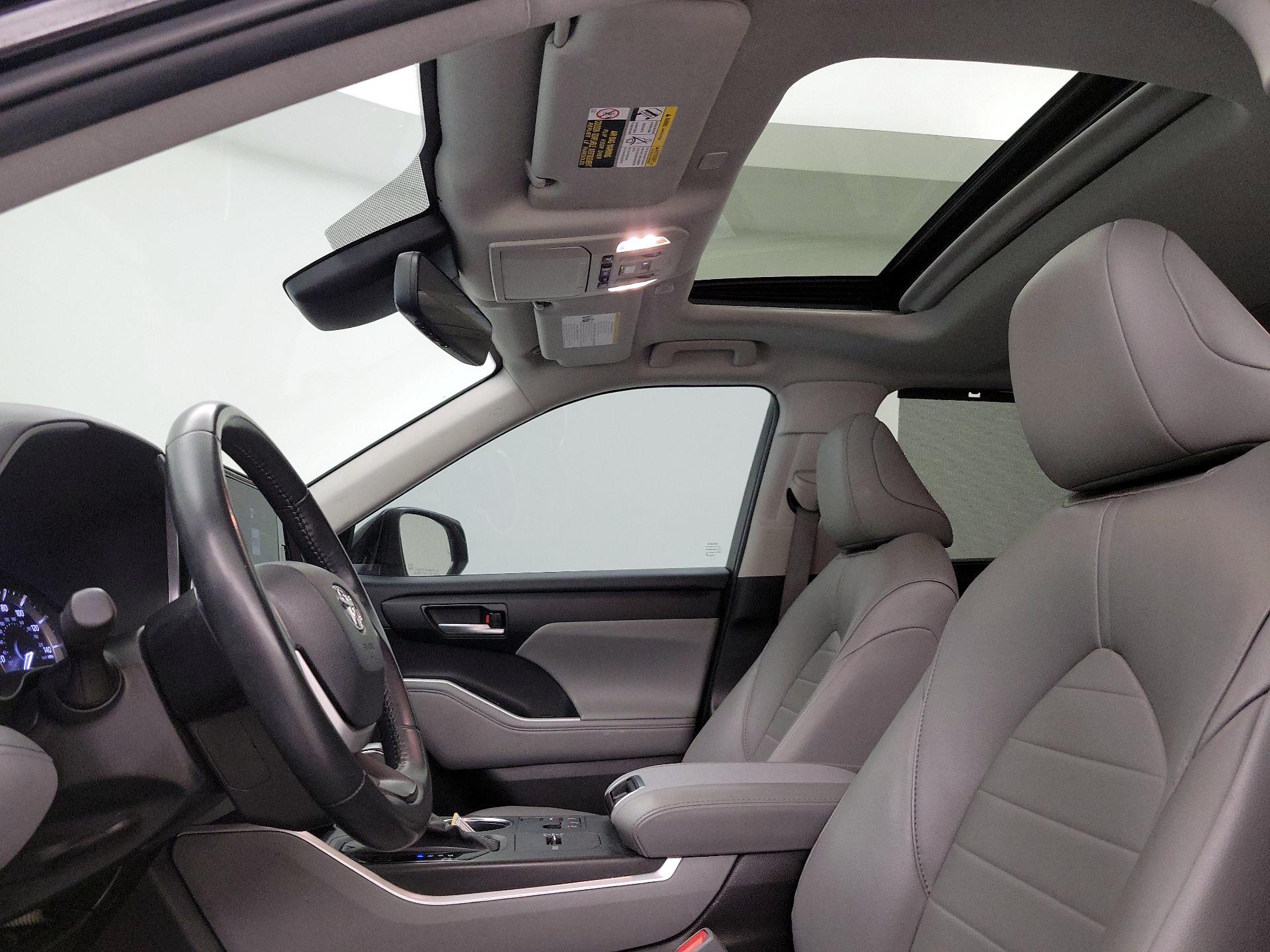 Thumbnail: 2023 Toyota Highlander - 18