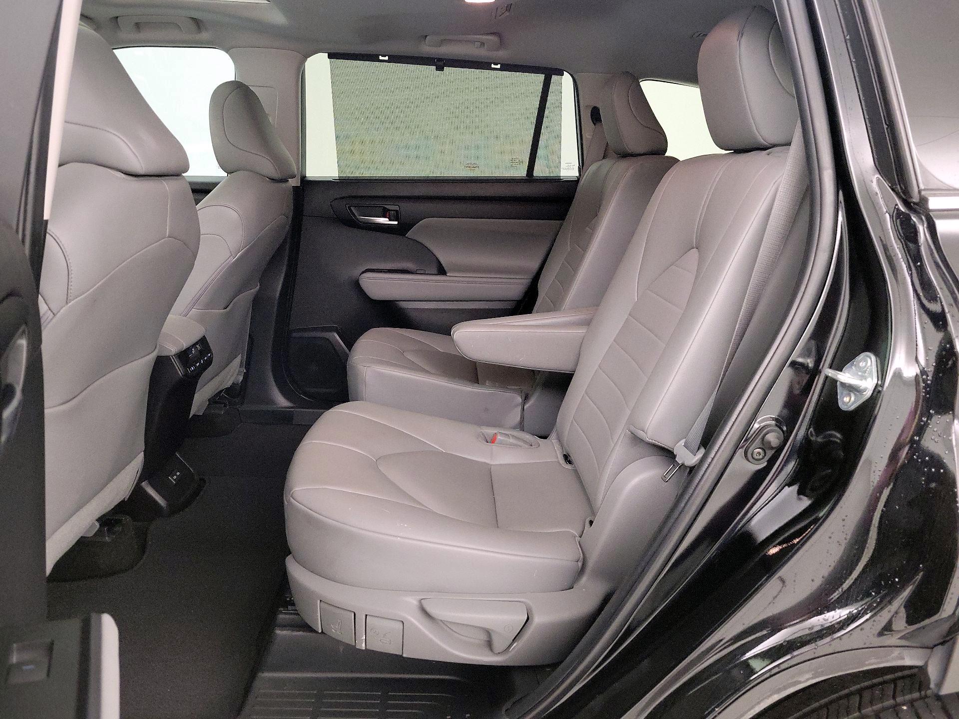 Thumbnail: 2023 Toyota Highlander - 19