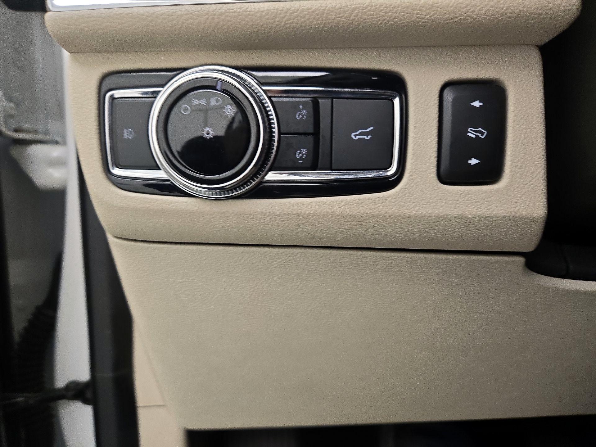 Thumbnail: 2020 Lincoln Navigator - 13