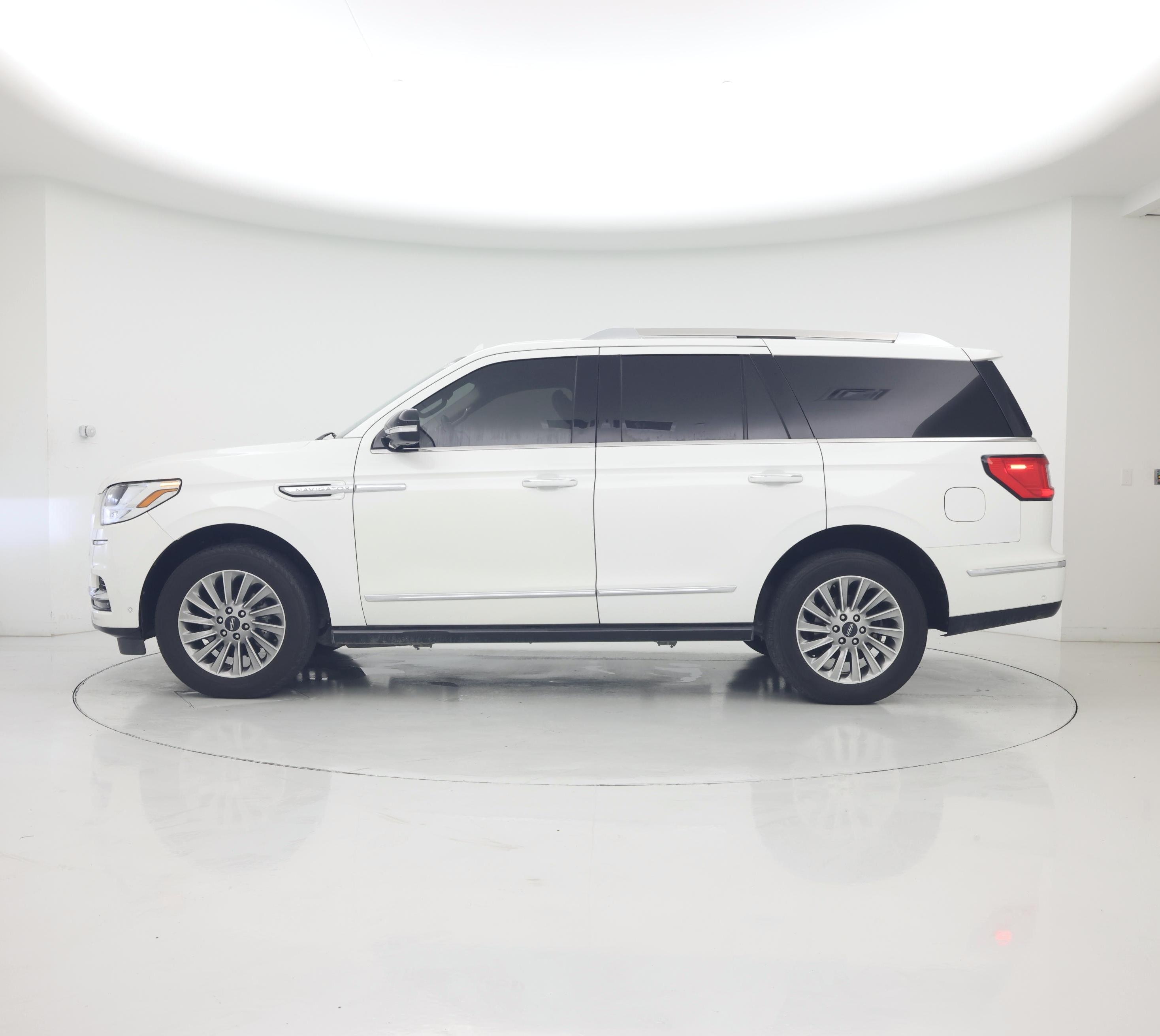 Thumbnail: 2020 Lincoln Navigator - 3