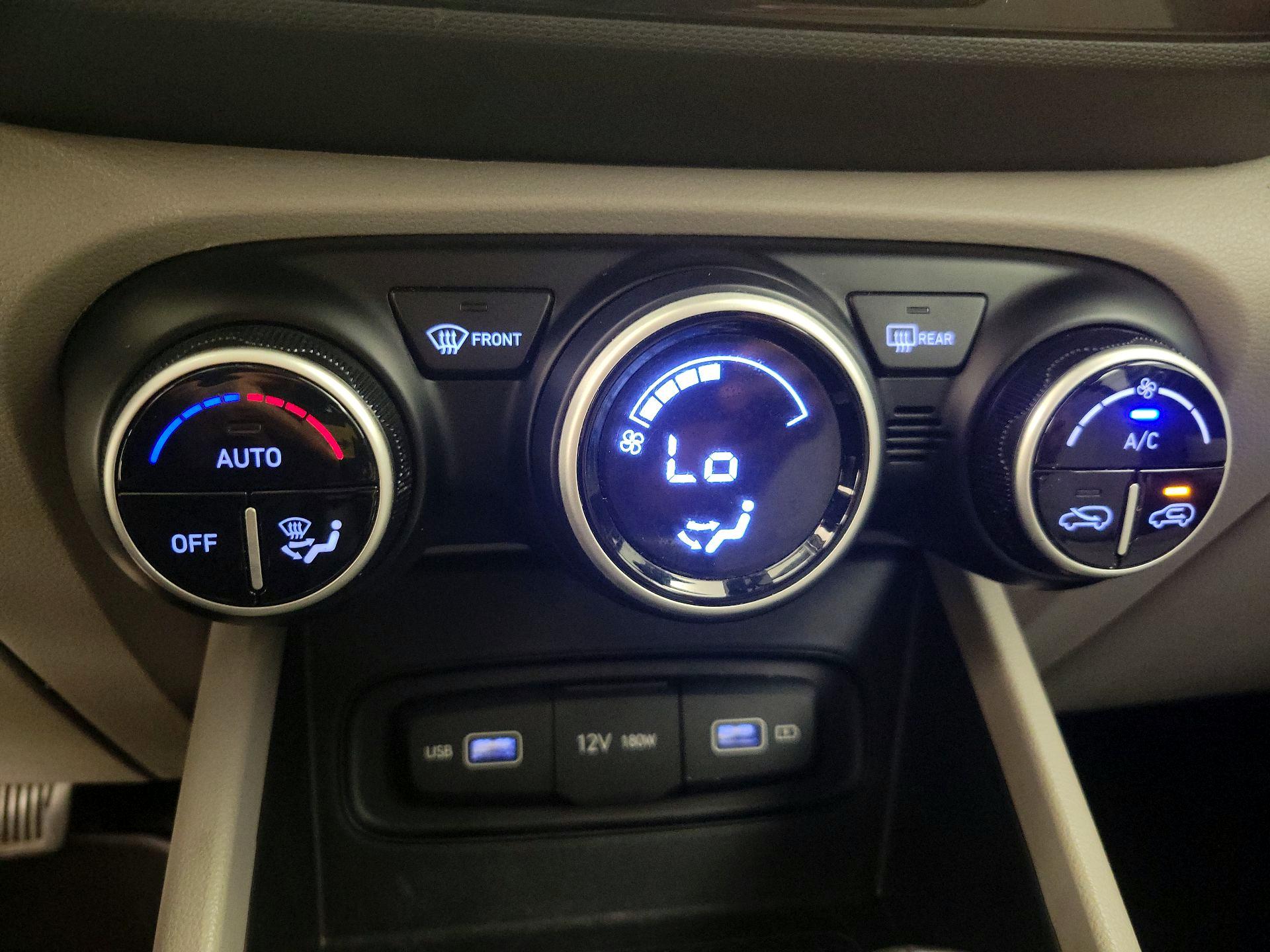 Thumbnail: 2022 Hyundai Venue - 16