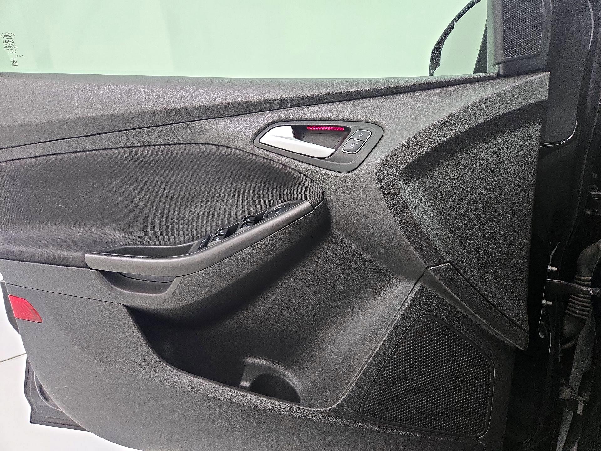 Thumbnail: 2017 Ford Focus - 12