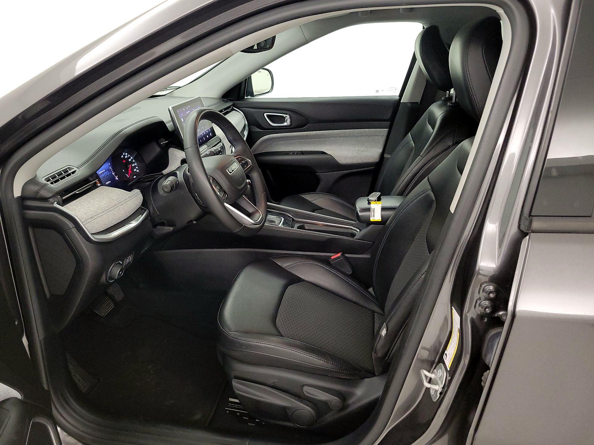 Thumbnail: 2022 Jeep Compass - 11