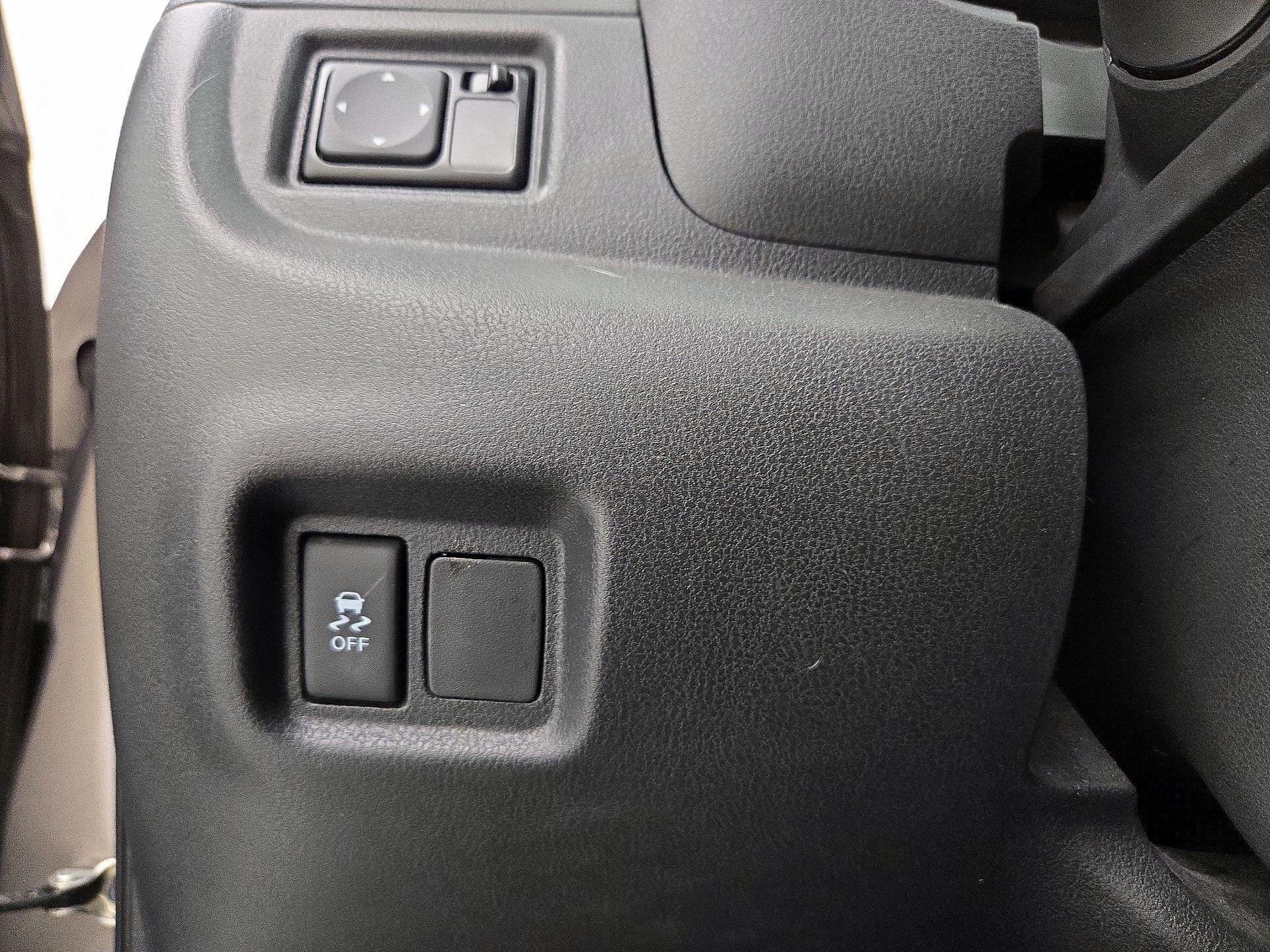 Thumbnail: 2016 Nissan Versa - 13