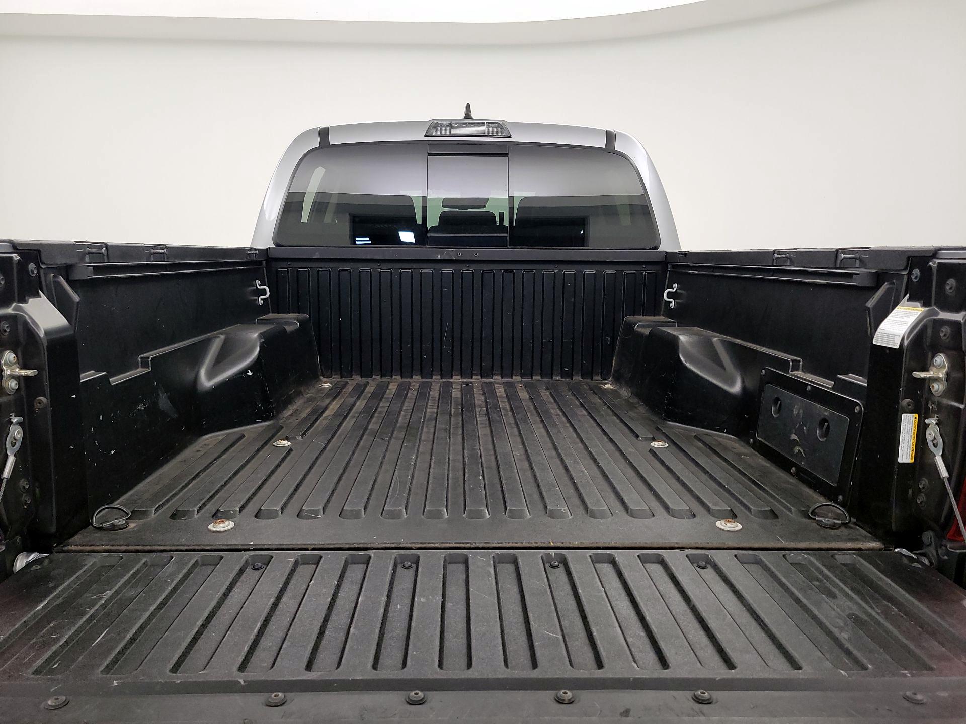 Thumbnail: 2019 Toyota Tacoma - 19