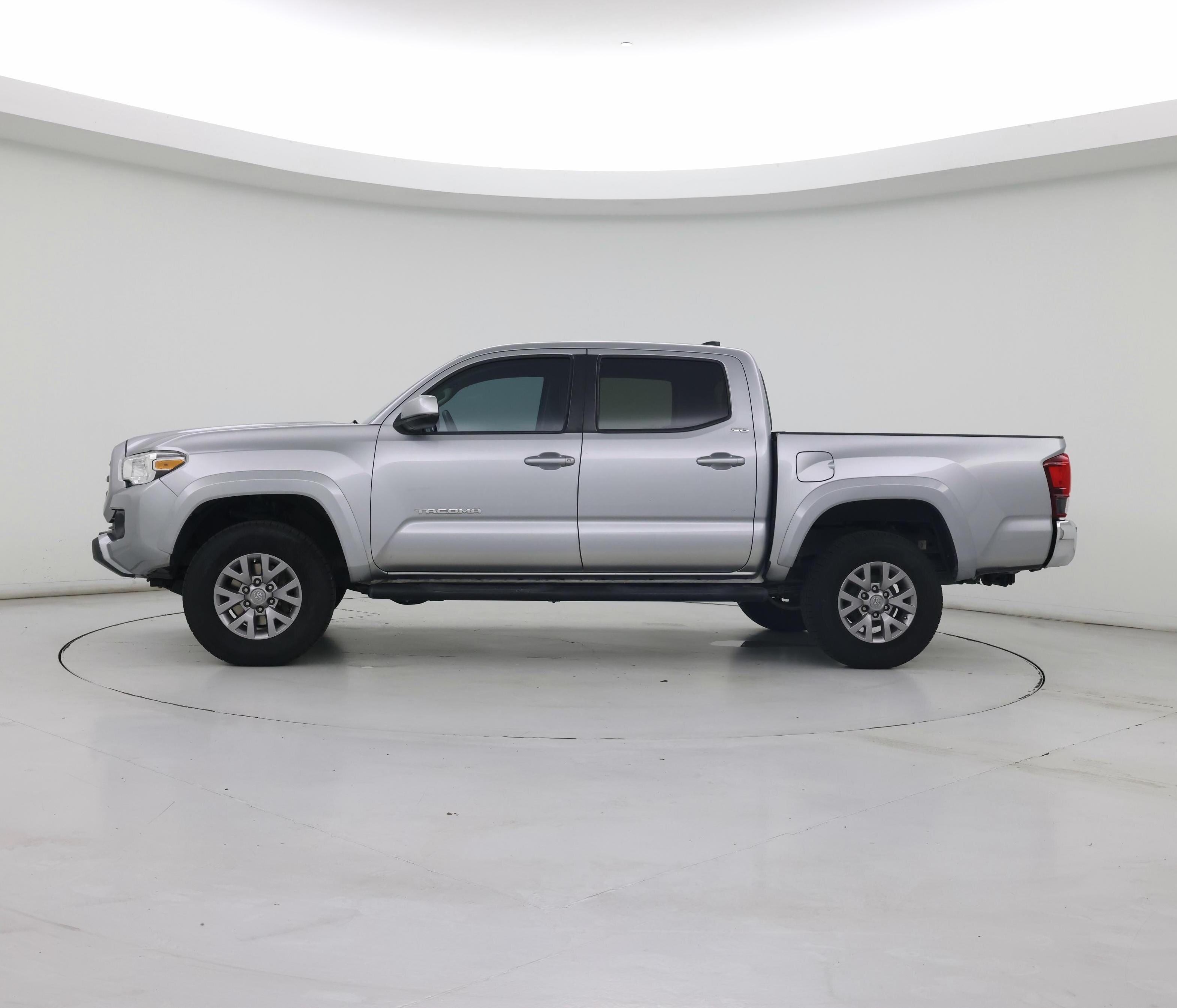 Thumbnail: 2019 Toyota Tacoma - 3