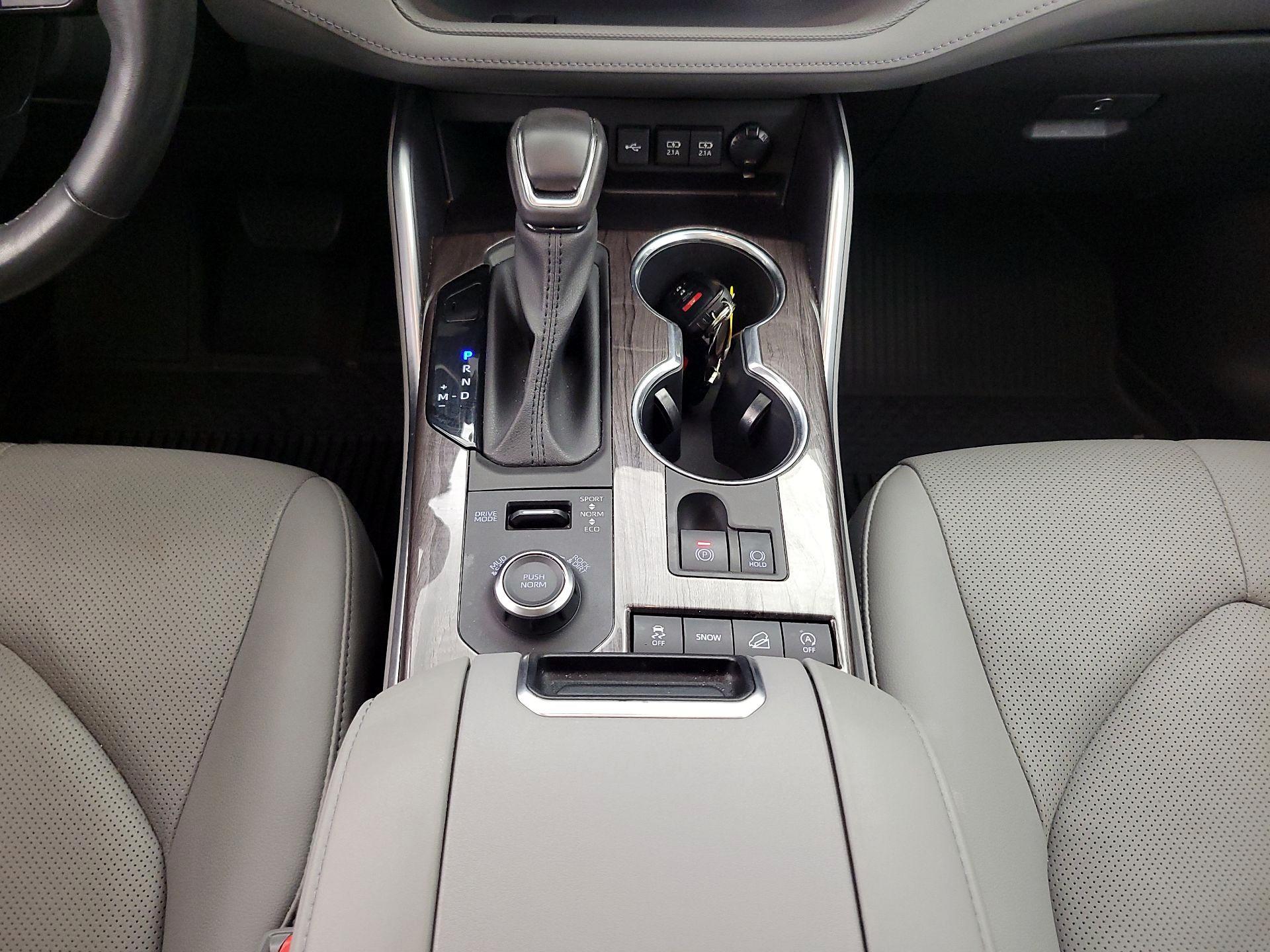 Thumbnail: 2020 Toyota Highlander - 18