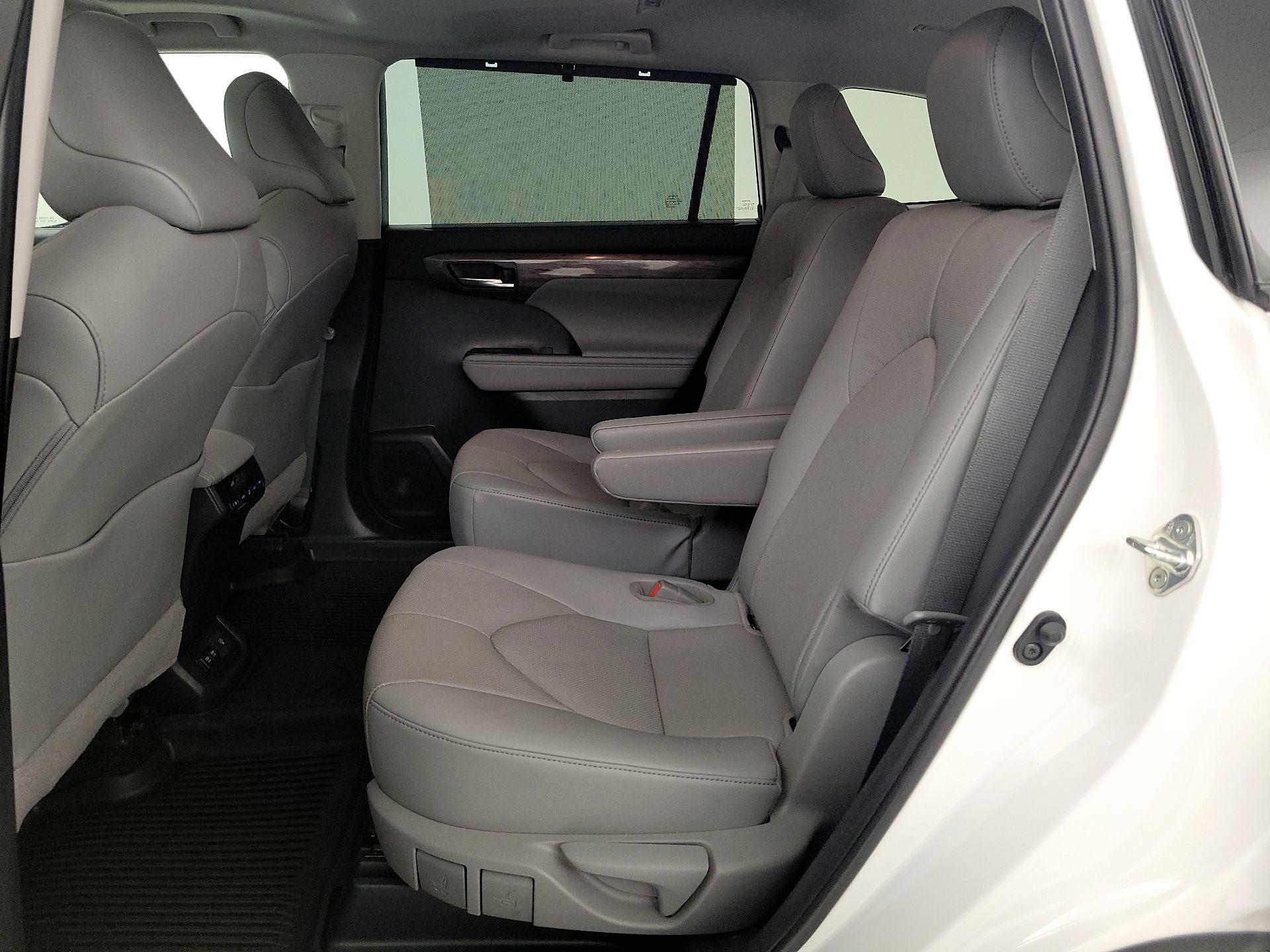 Thumbnail: 2020 Toyota Highlander - 20