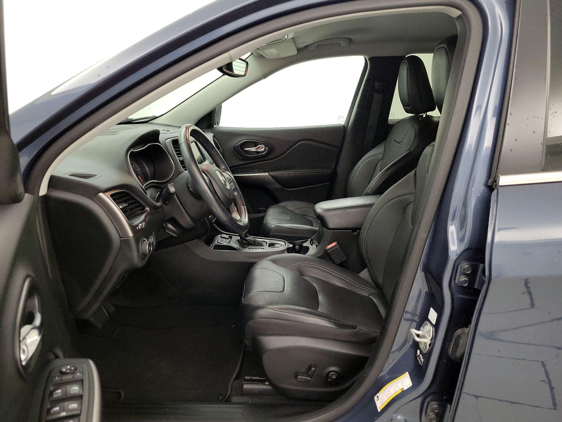 Thumbnail: 2021 Jeep Cherokee - 11