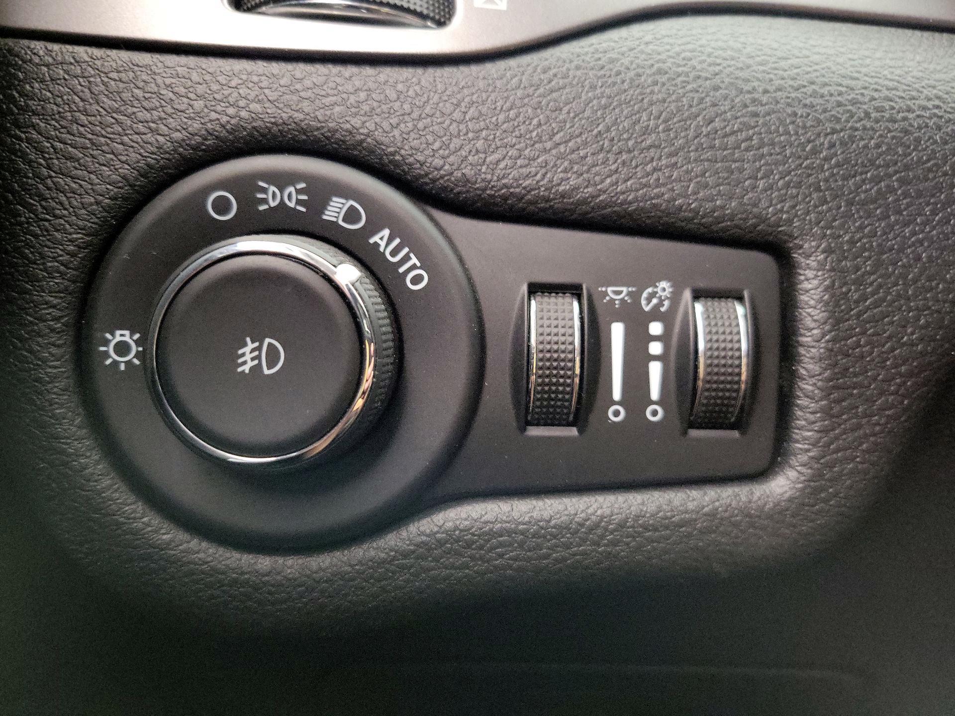 Thumbnail: 2021 Jeep Cherokee - 13