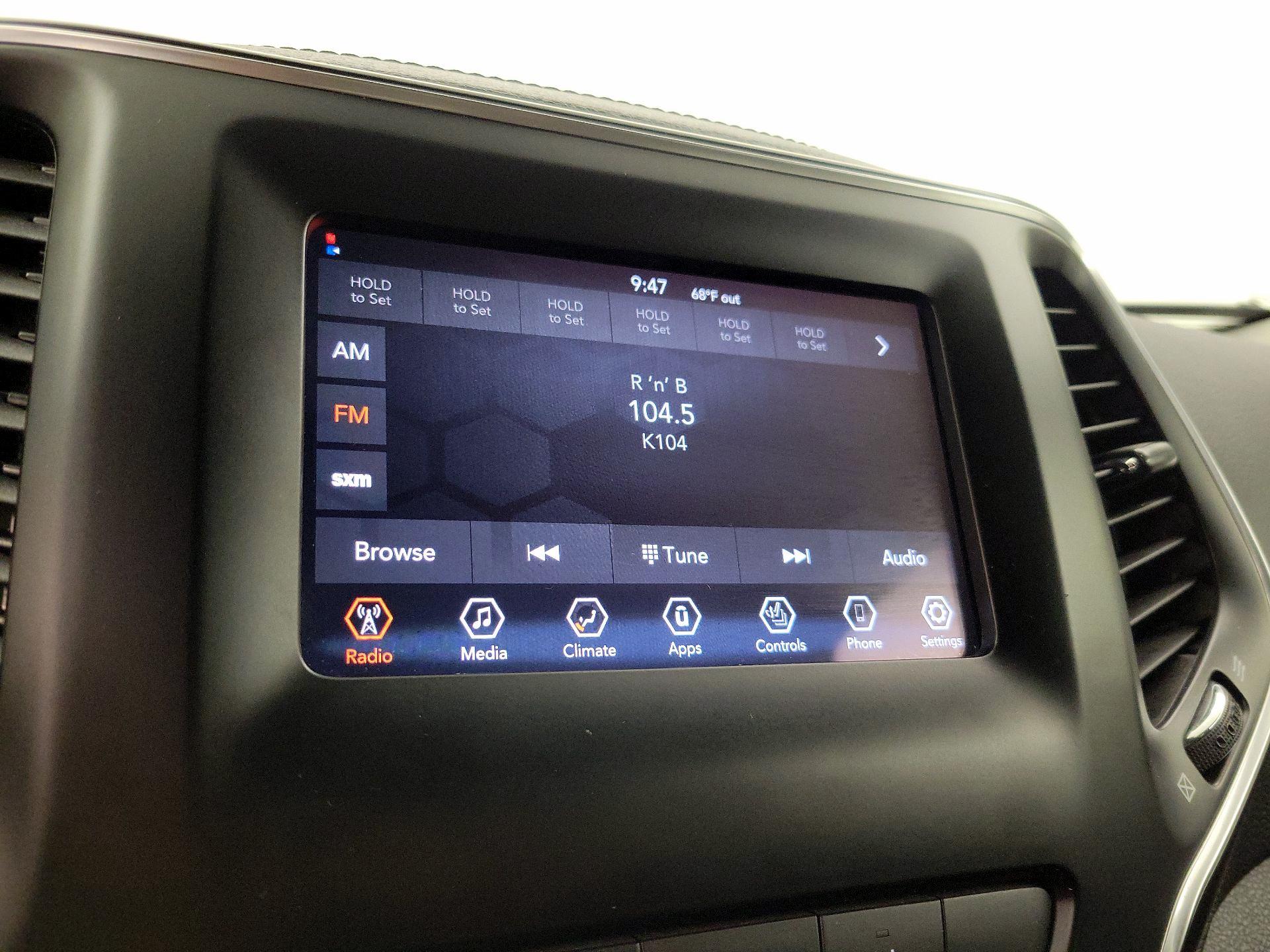 Thumbnail: 2021 Jeep Cherokee - 15