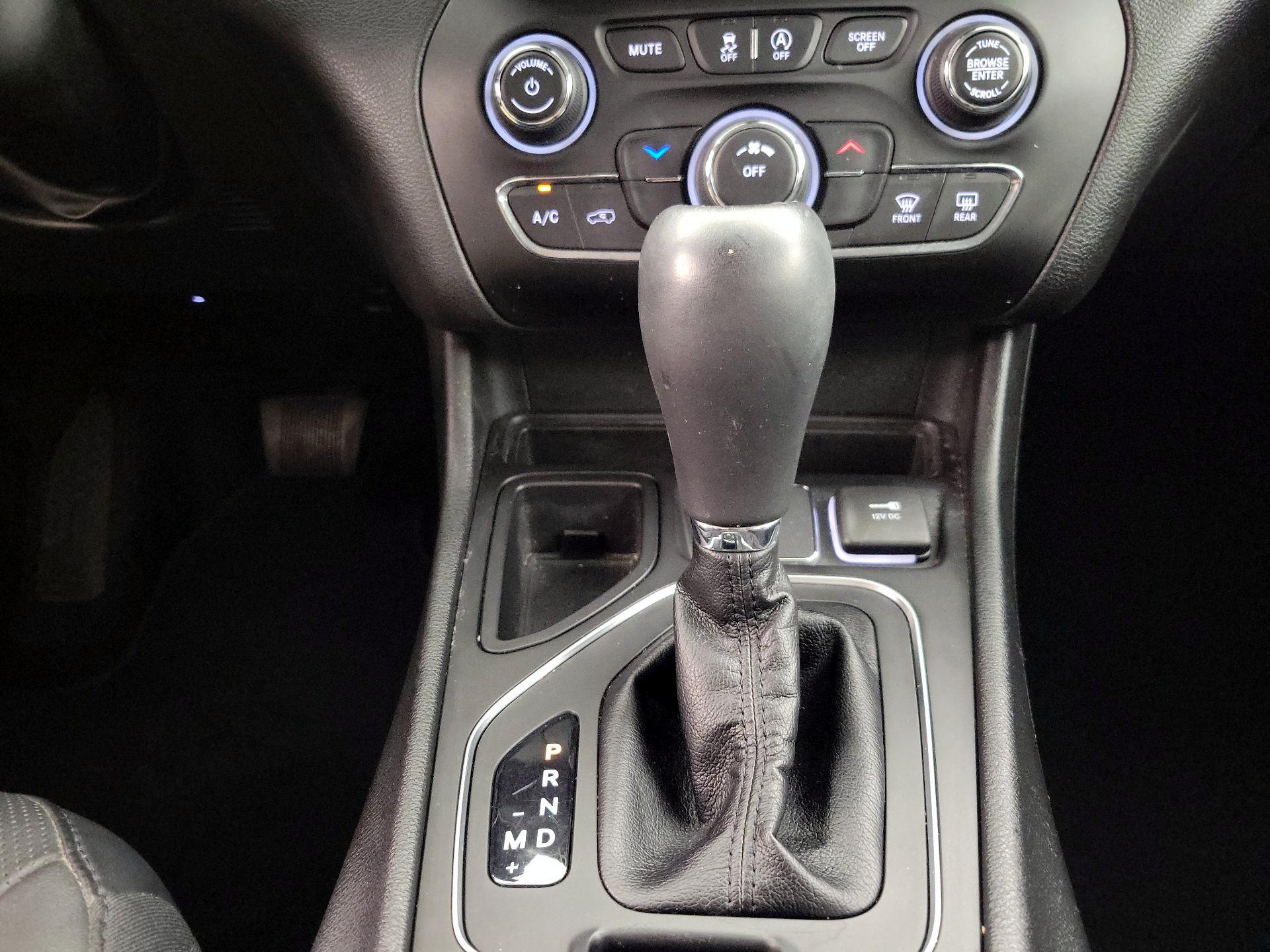 Thumbnail: 2021 Jeep Cherokee - 17