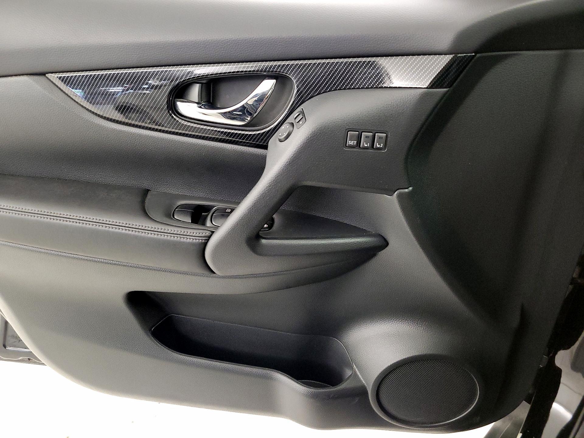 Thumbnail: 2017 Nissan Rogue - 12