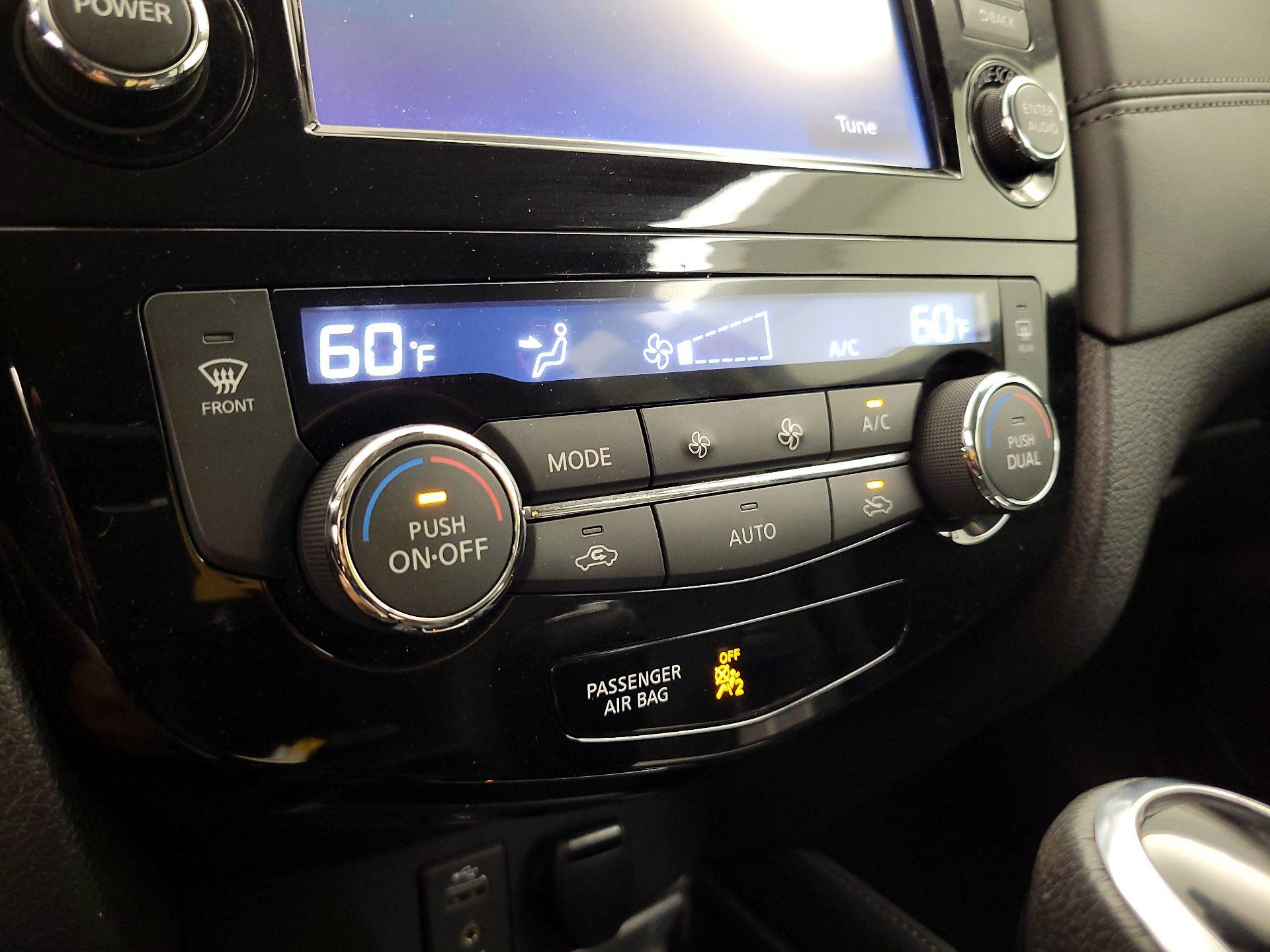 Thumbnail: 2017 Nissan Rogue - 16