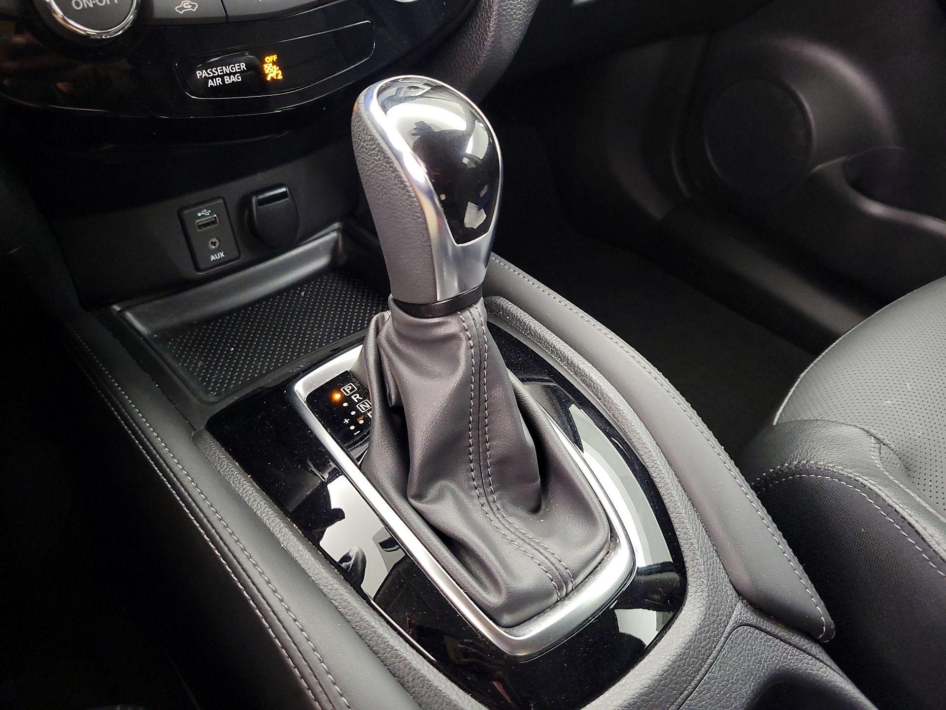 Thumbnail: 2017 Nissan Rogue - 17