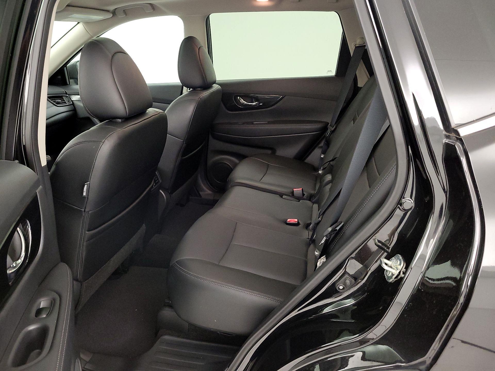 Thumbnail: 2017 Nissan Rogue - 20