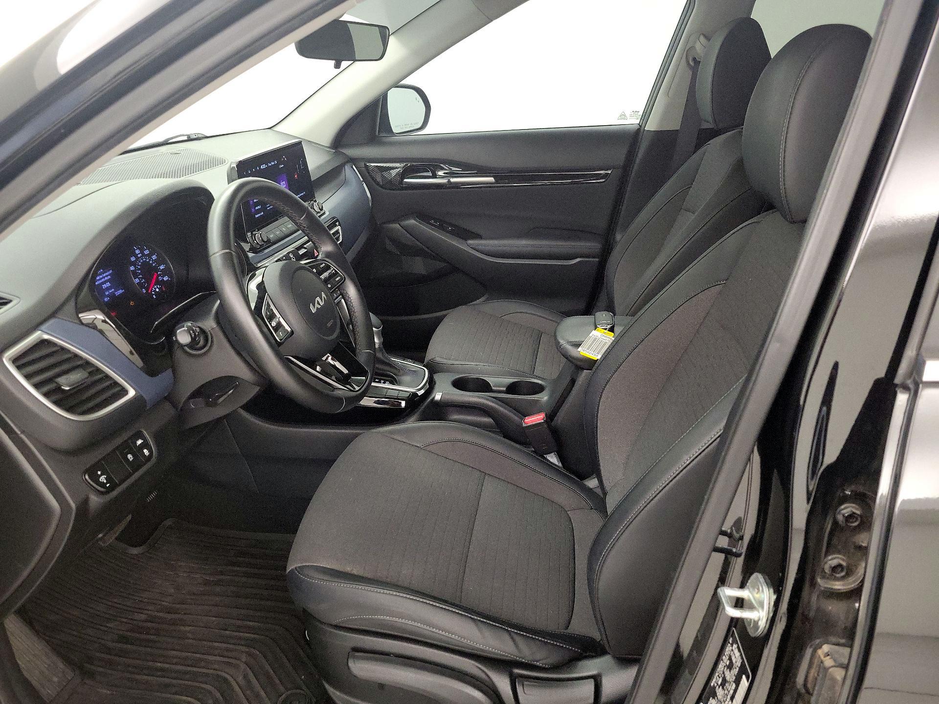 Thumbnail: 2023 Kia Seltos - 11