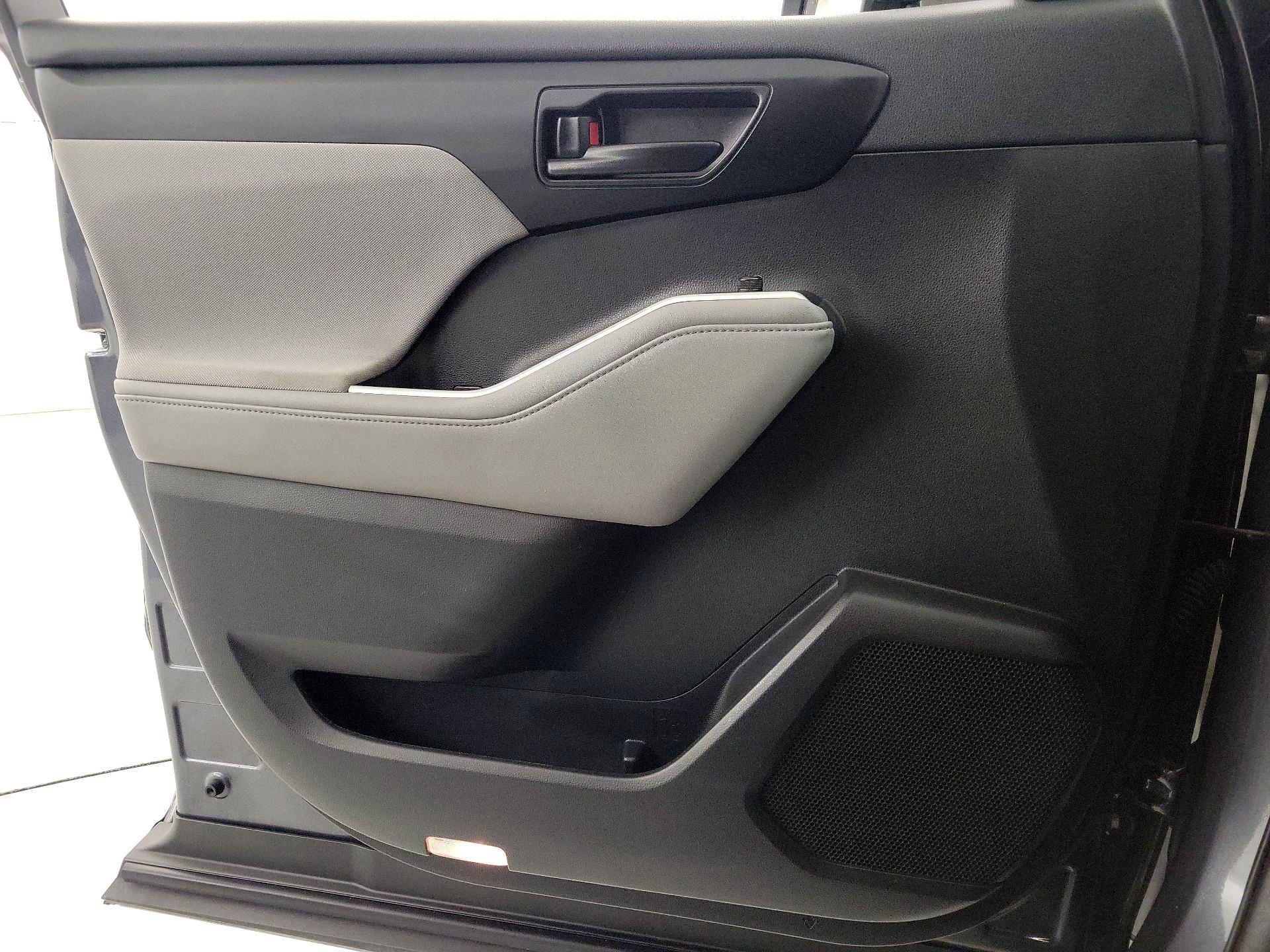 Thumbnail: 2020 Toyota Highlander - 12