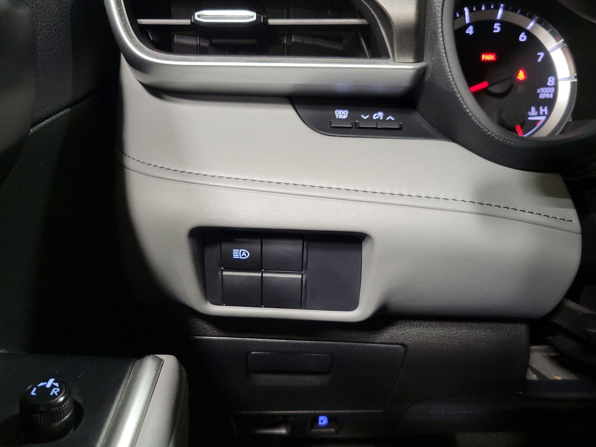 Thumbnail: 2020 Toyota Highlander - 13