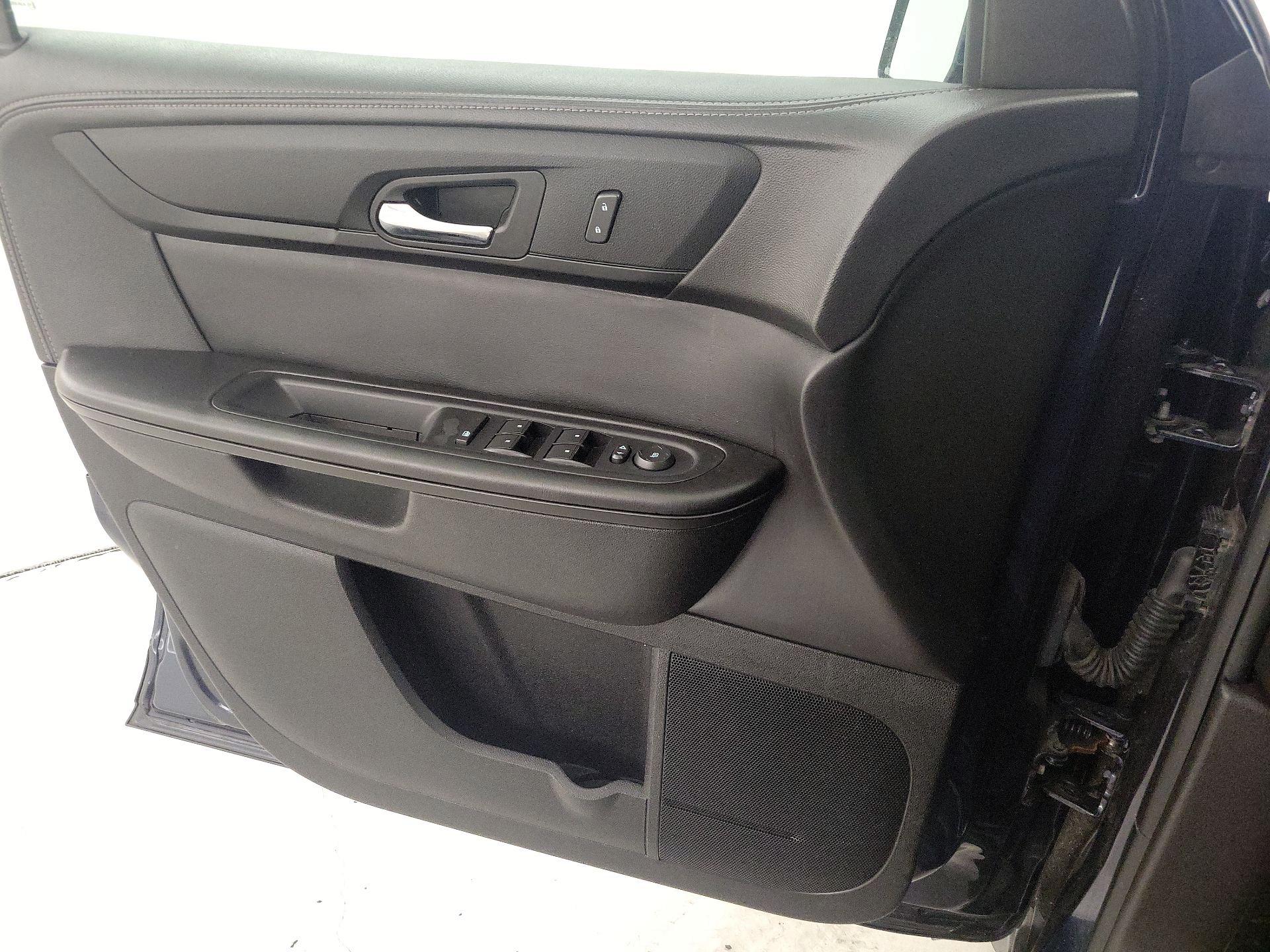 Thumbnail: 2015 Chevrolet Traverse - 12