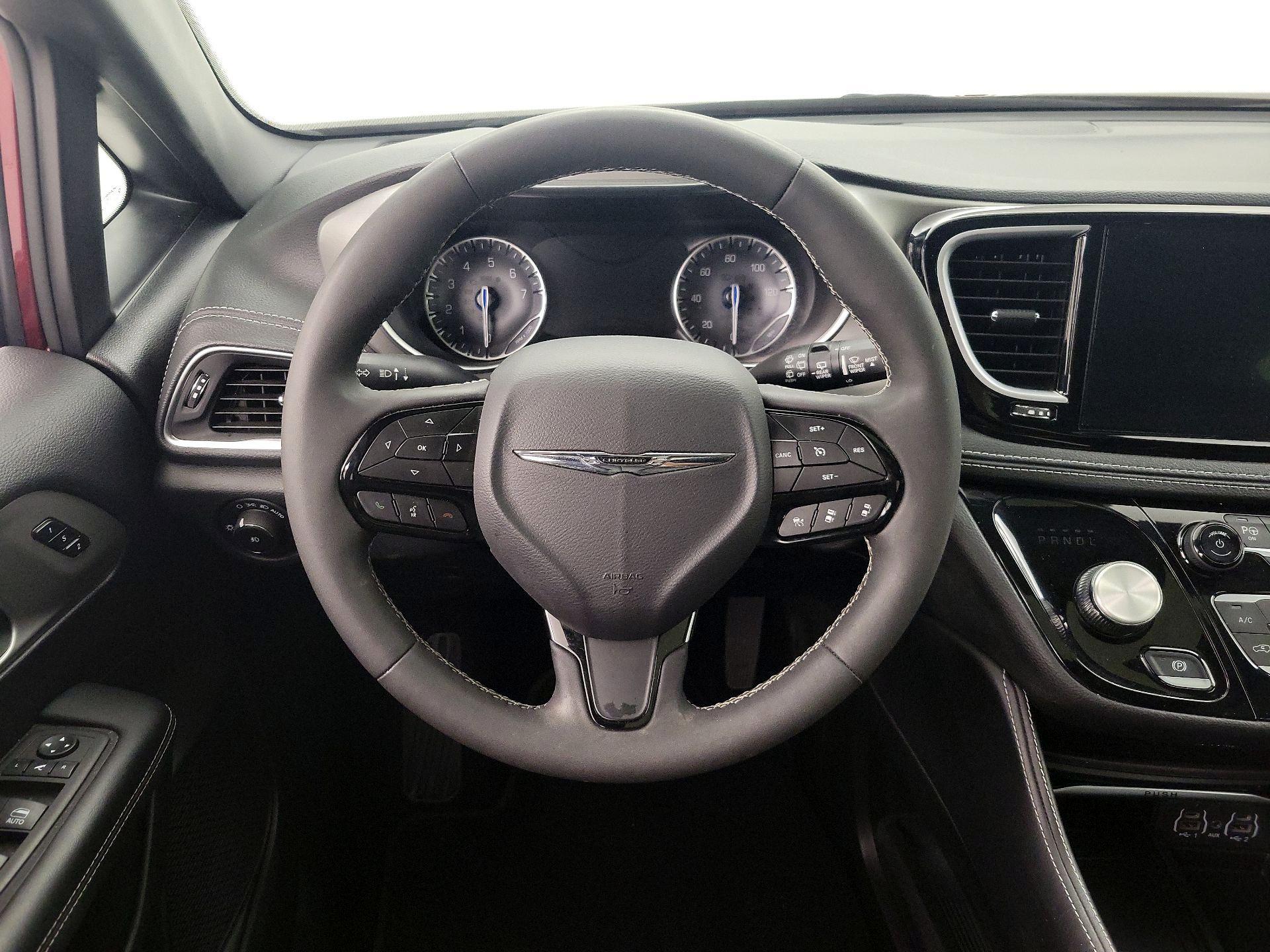 Thumbnail: 2023 Chrysler Pacifica - 10