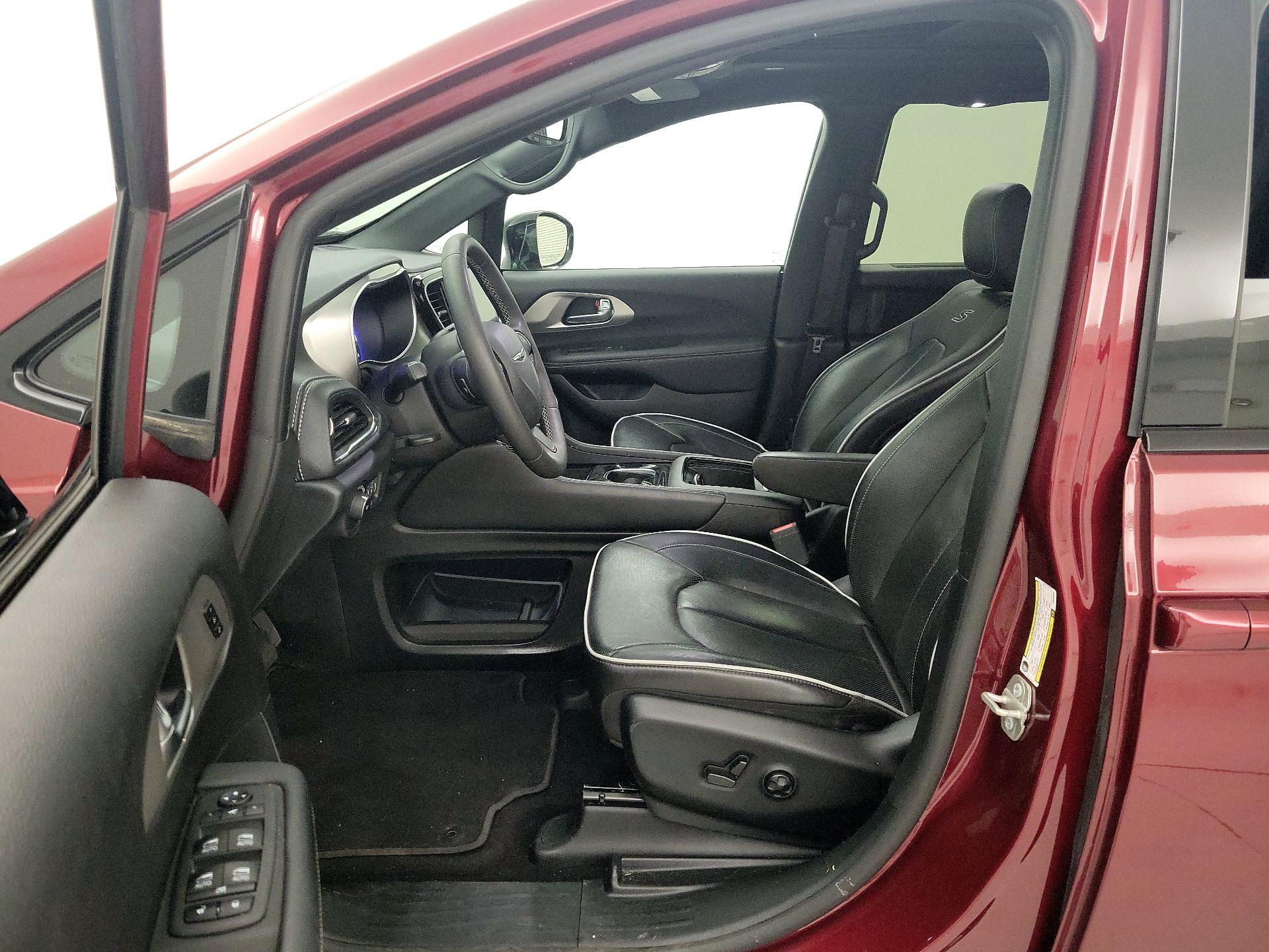 Thumbnail: 2023 Chrysler Pacifica - 11