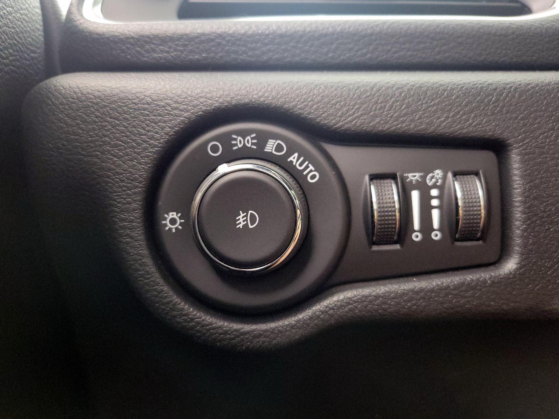 Thumbnail: 2023 Chrysler Pacifica - 13