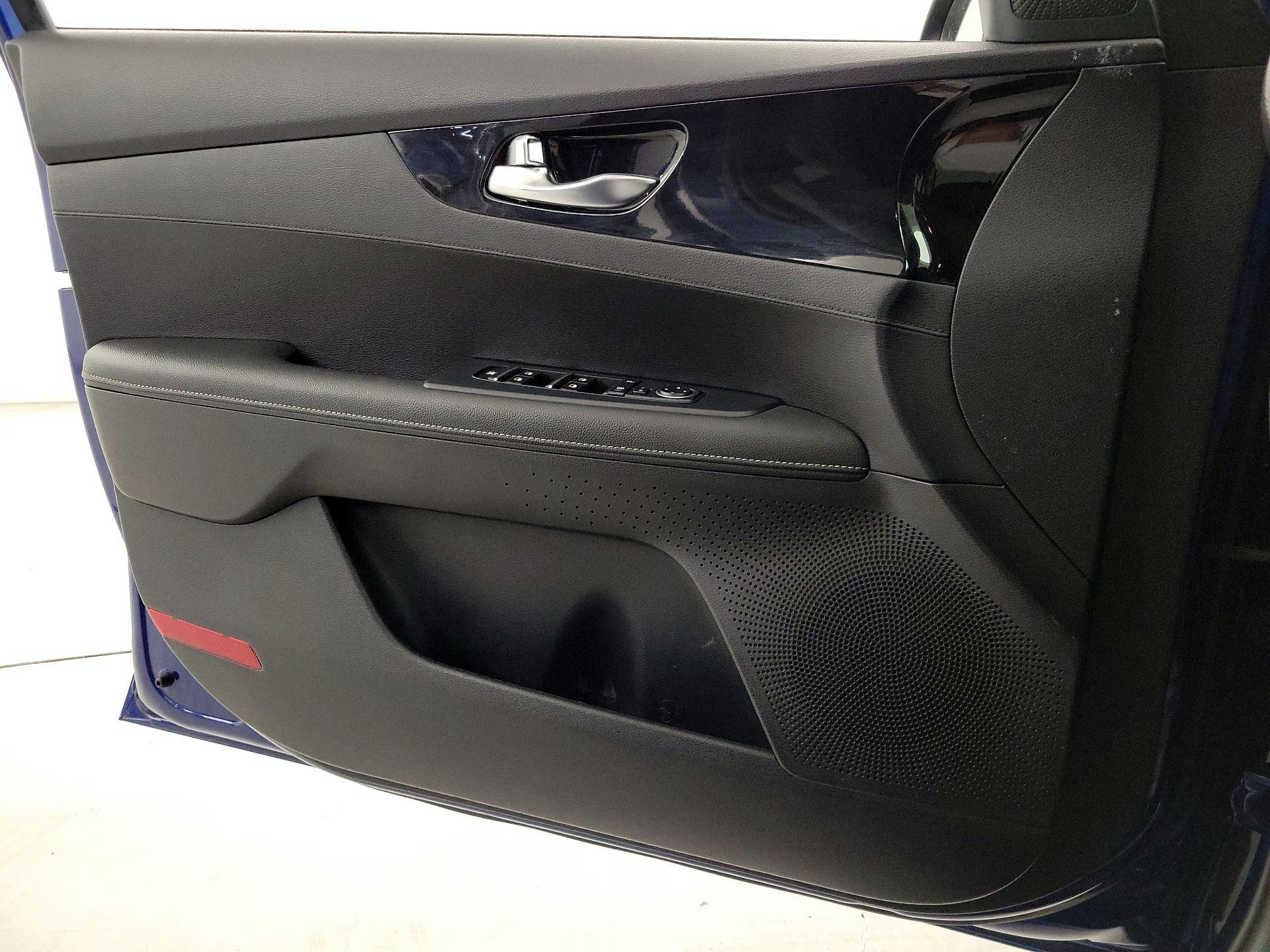 Thumbnail: 2020 Kia Forte - 12