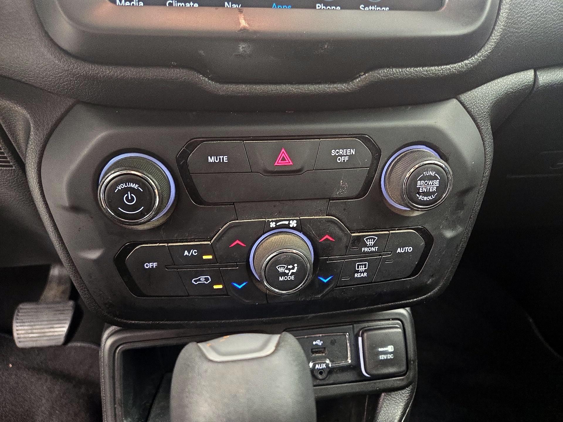 Thumbnail: 2018 Jeep Renegade - 15