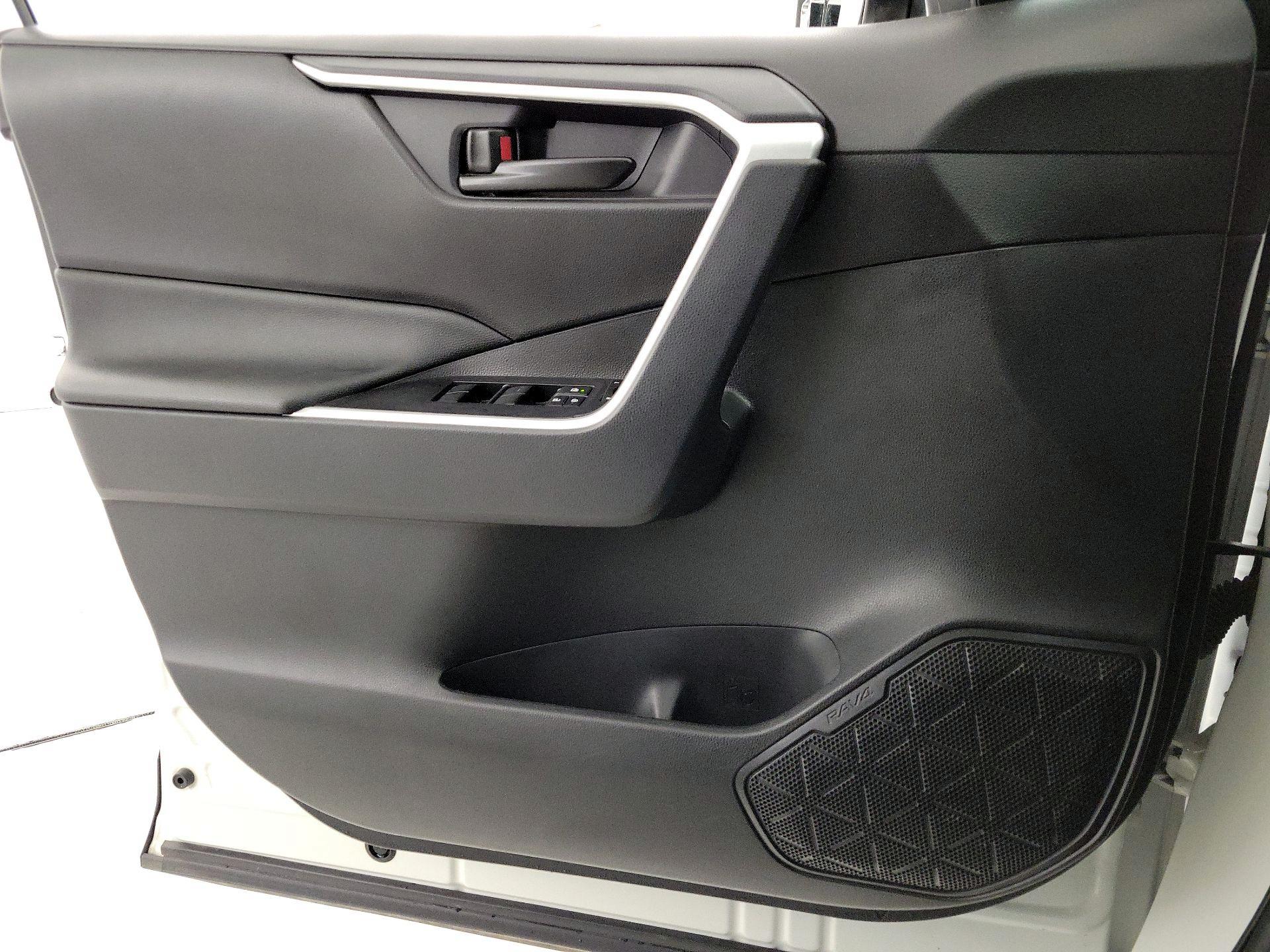 Thumbnail: 2025 Toyota RAV4 - 12