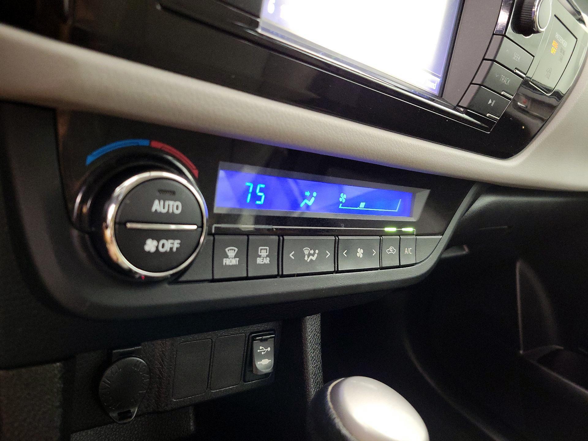Thumbnail: 2016 Toyota Corolla - 16