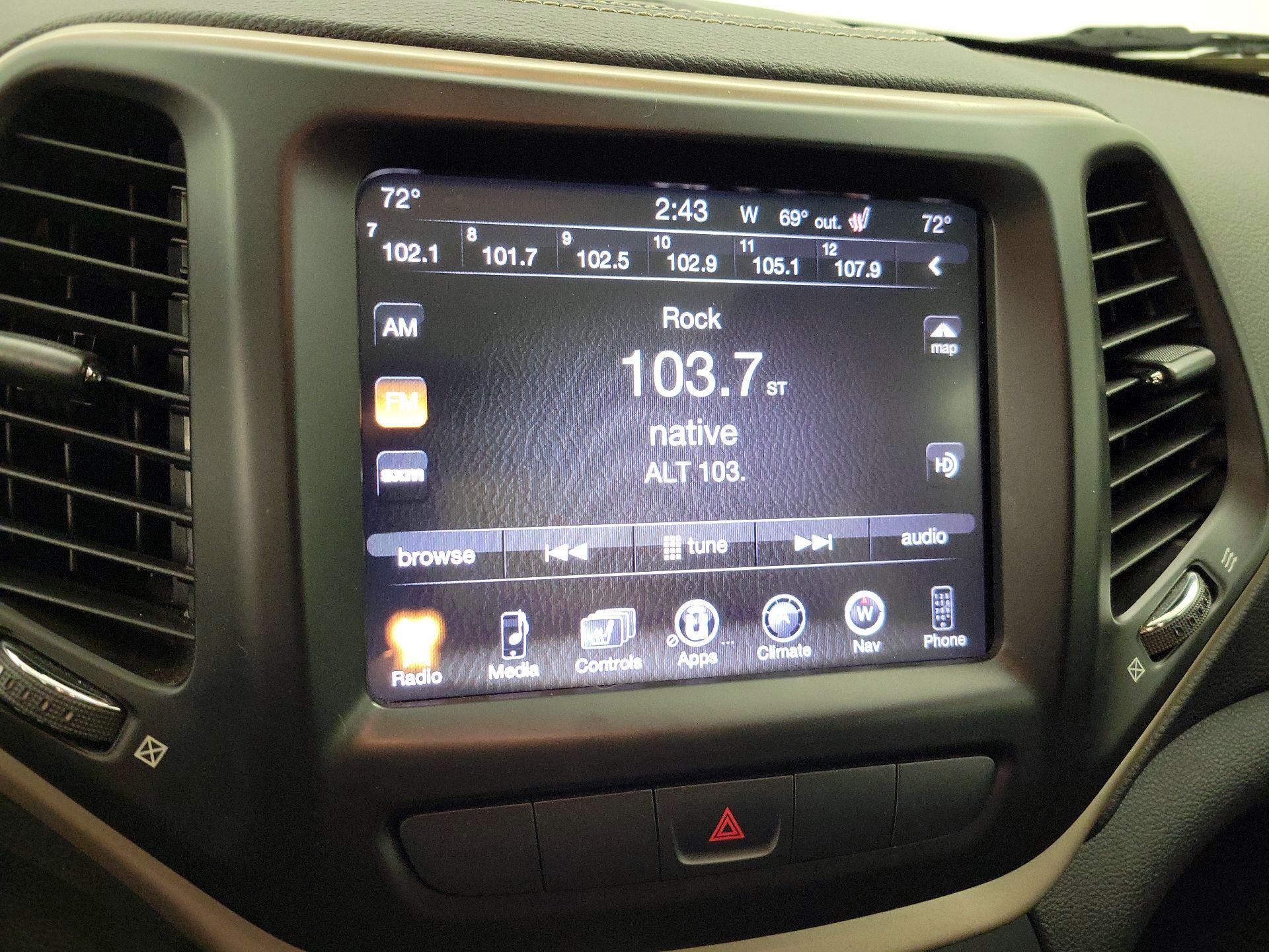 Thumbnail: 2015 Jeep Cherokee - 16